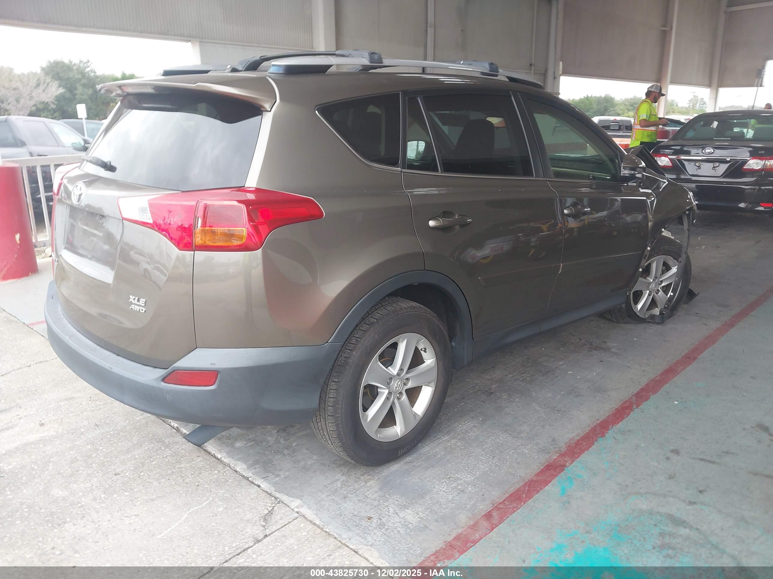TOYOTA RAV4 image 4