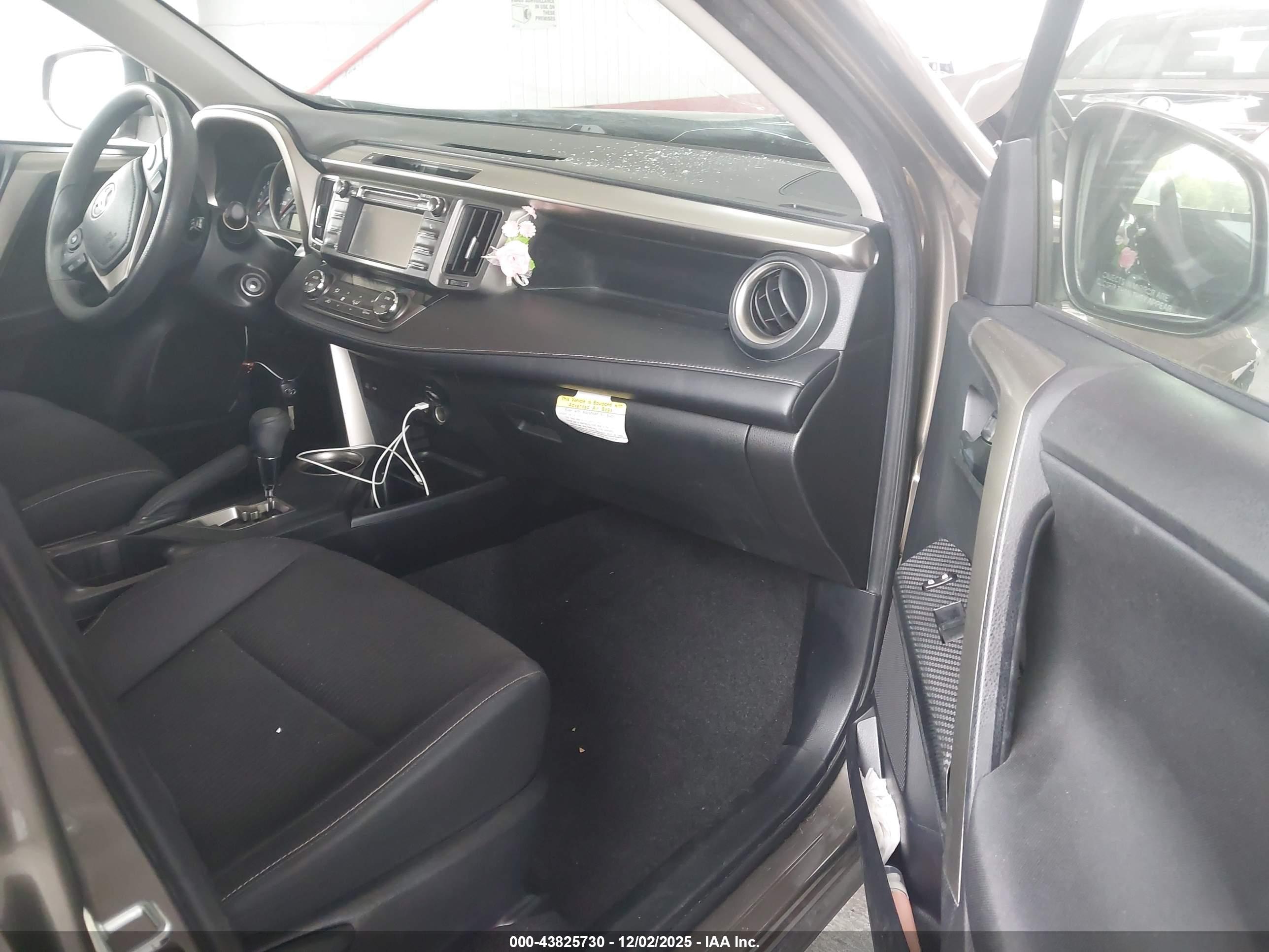 TOYOTA RAV4 image 5