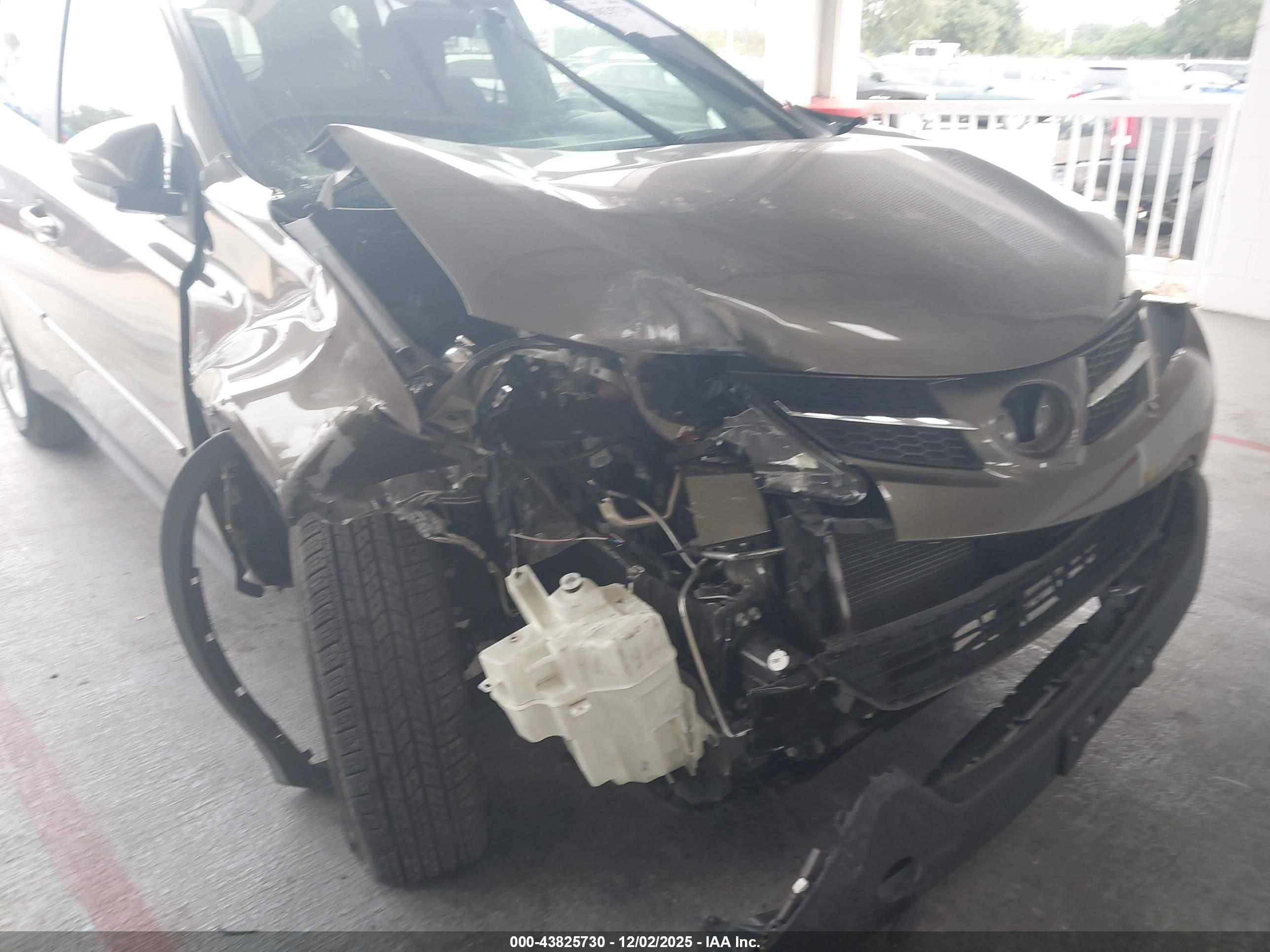 TOYOTA RAV4 image 6