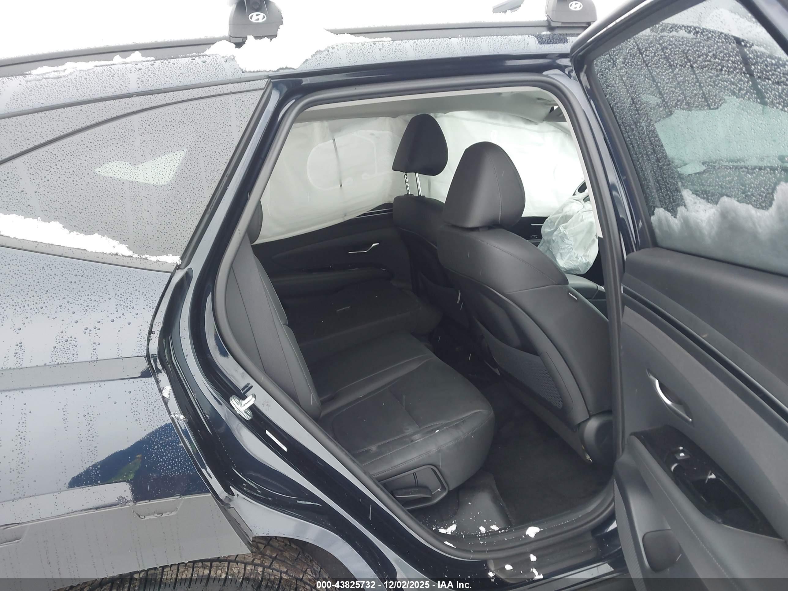 HYUNDAI TUCSON image 8