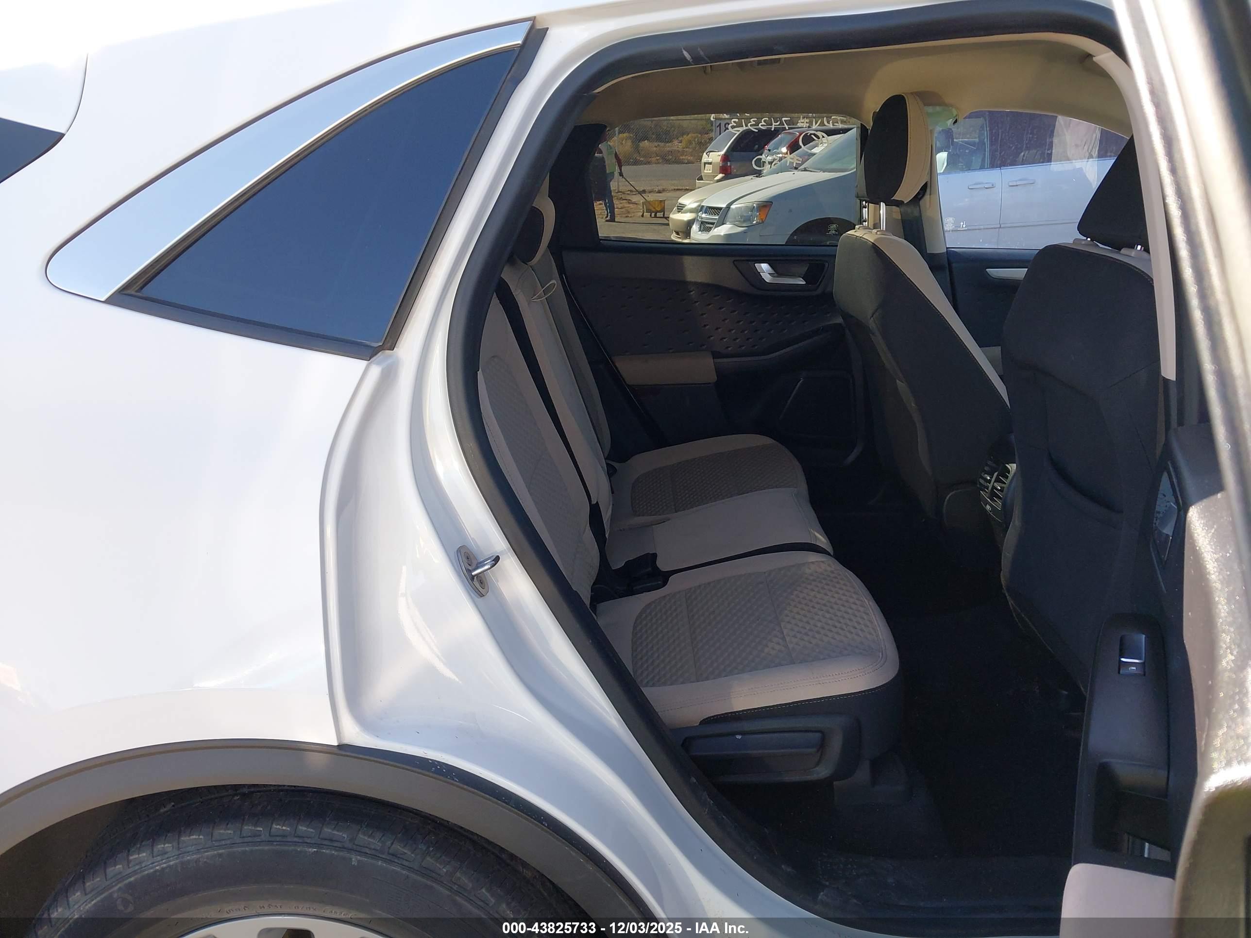 FORD ESCAPE image 8