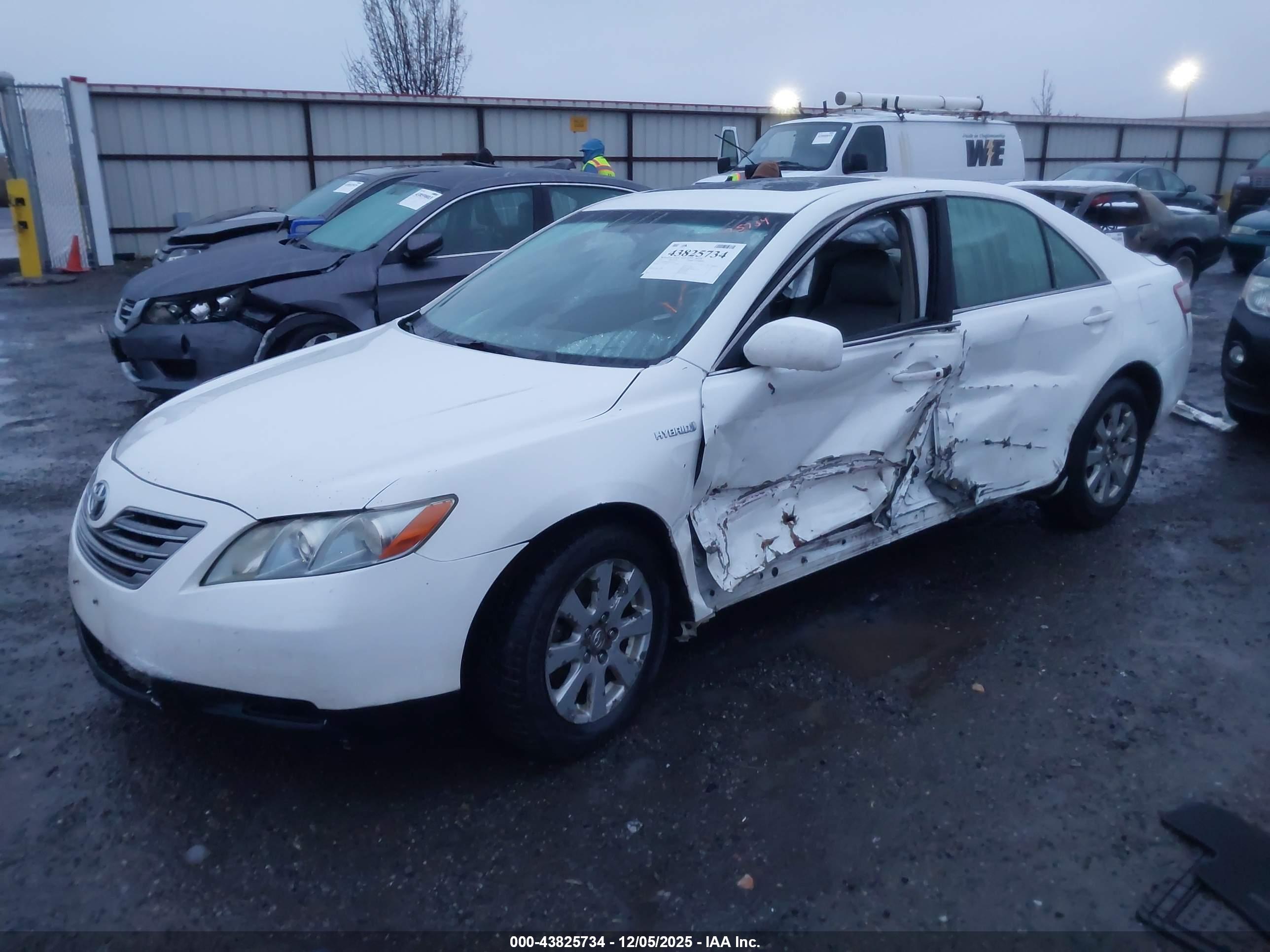 TOYOTA CAMRY image 2