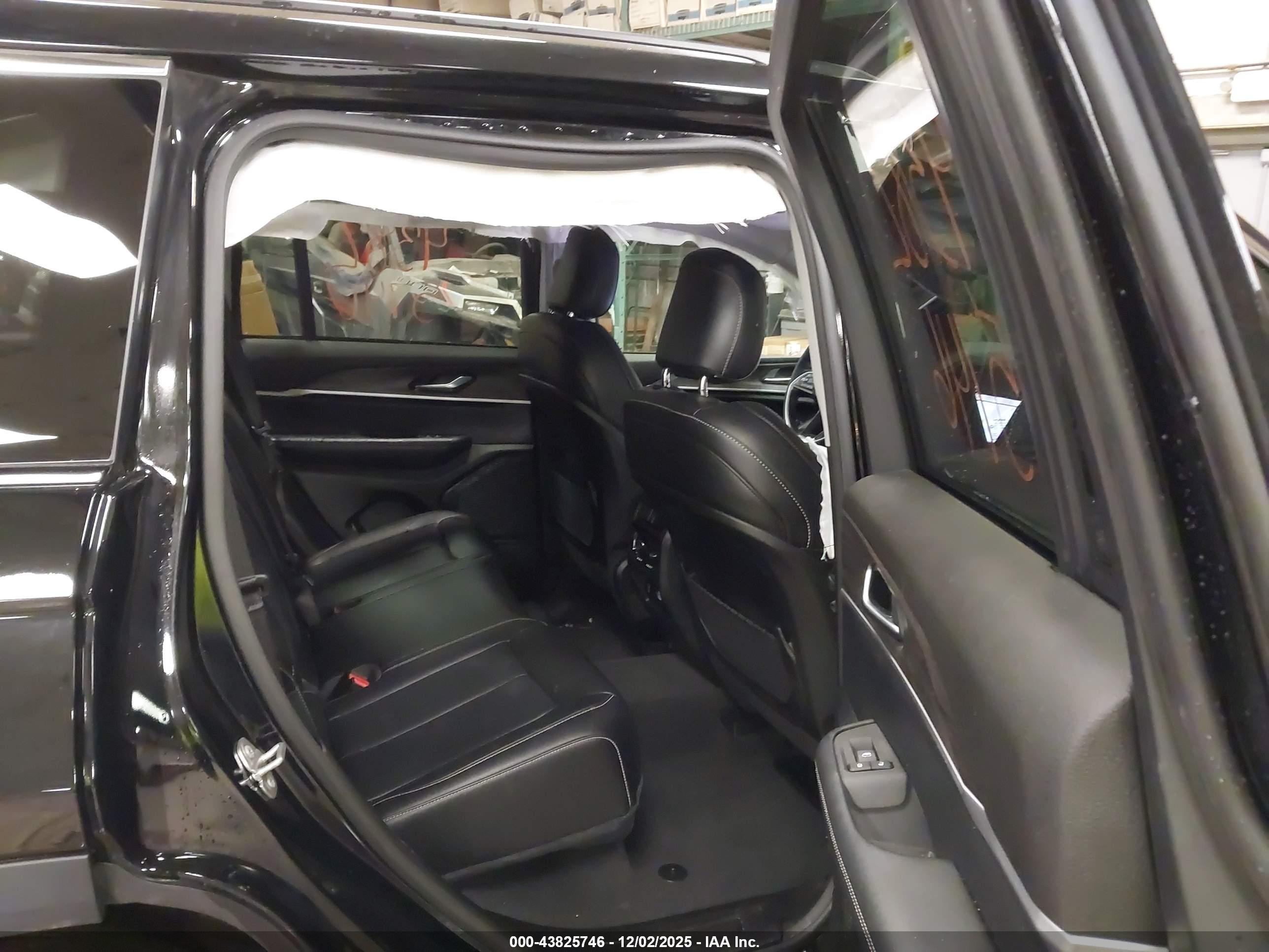 JEEP GRAND image 8