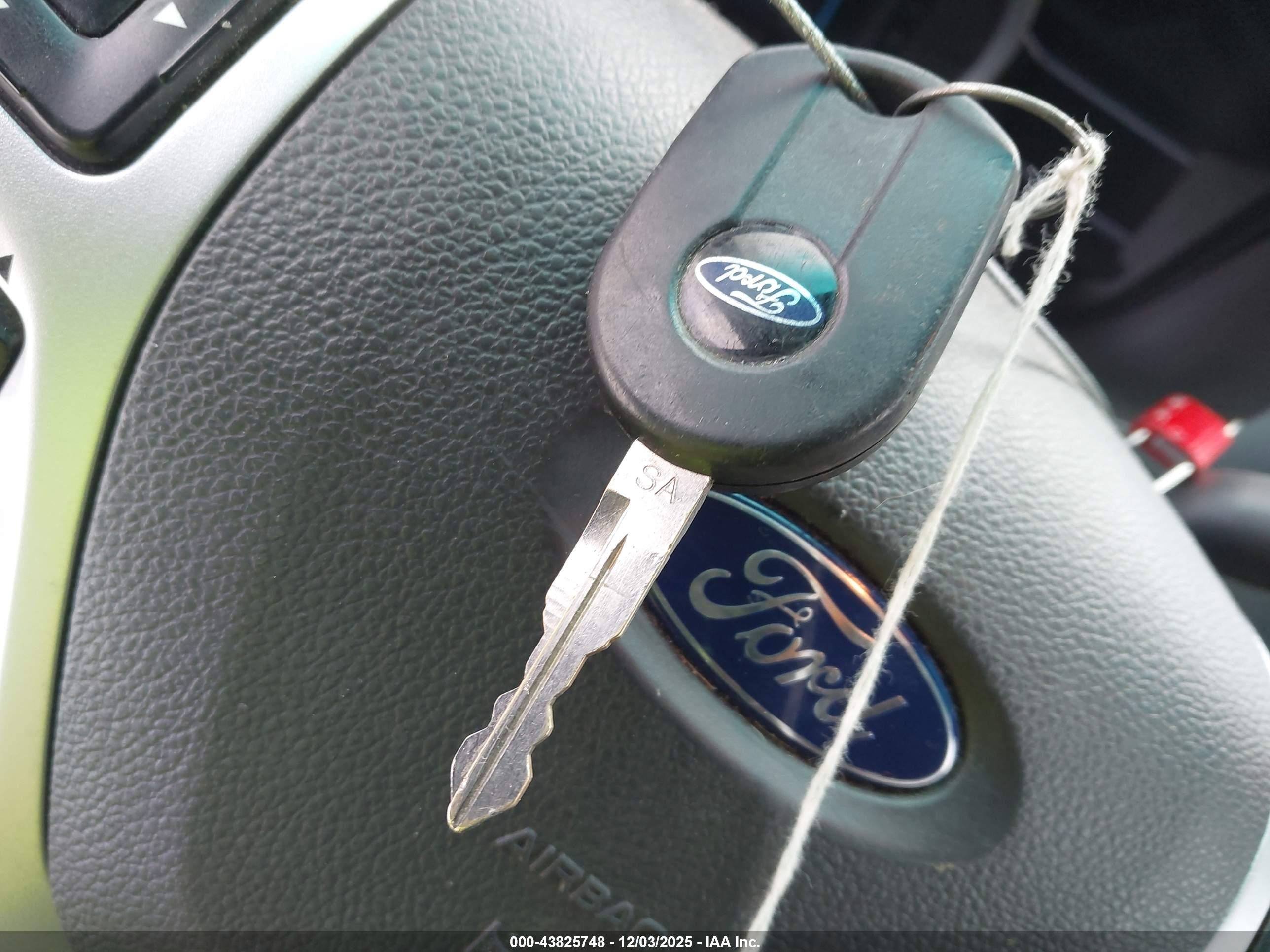 FORD EXPLORER image 11