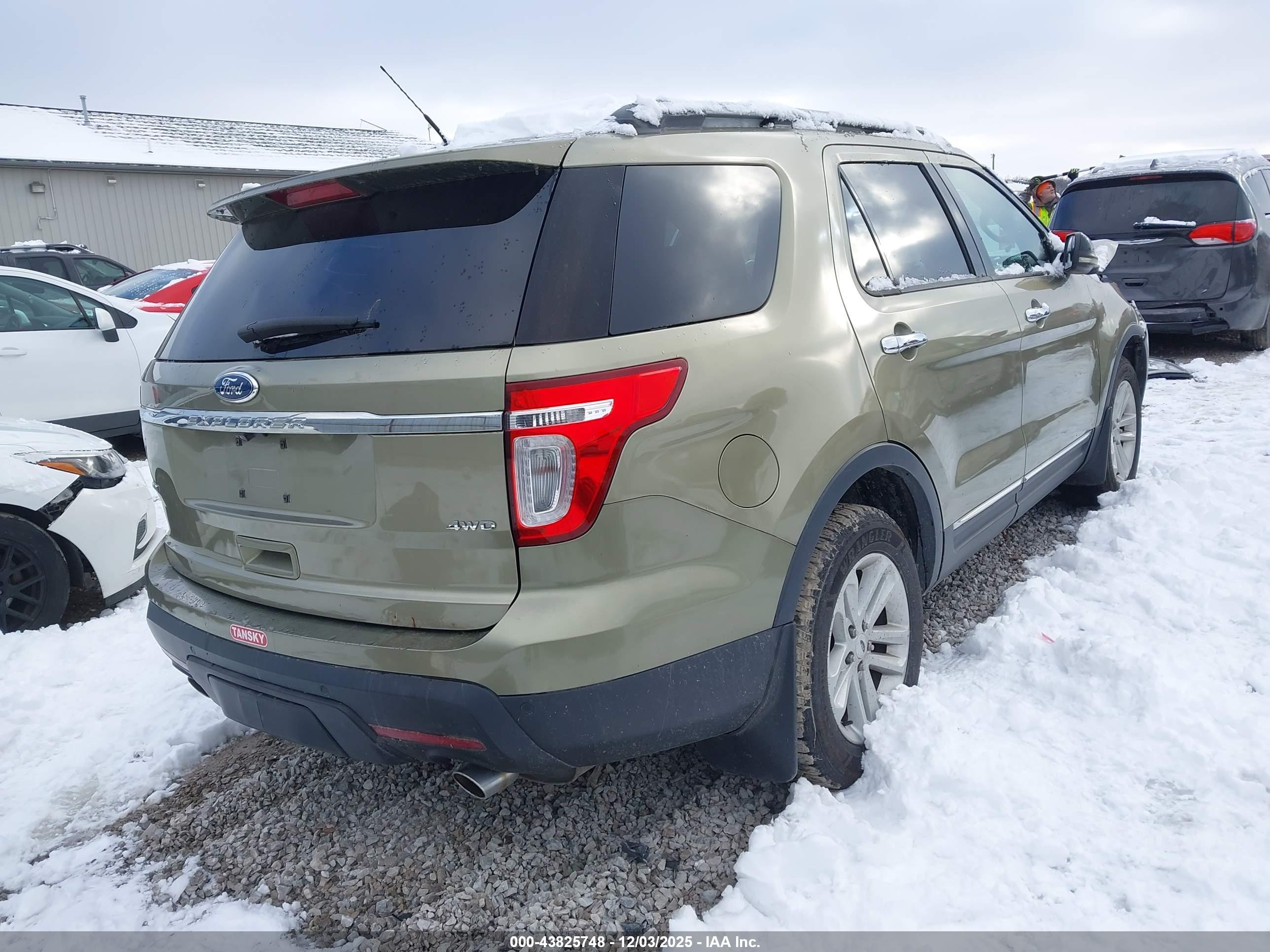 FORD EXPLORER image 4