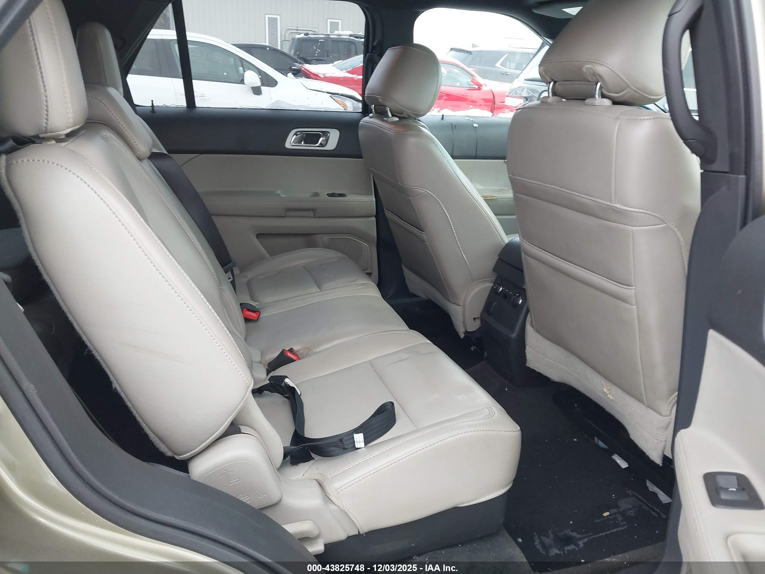 FORD EXPLORER image 8