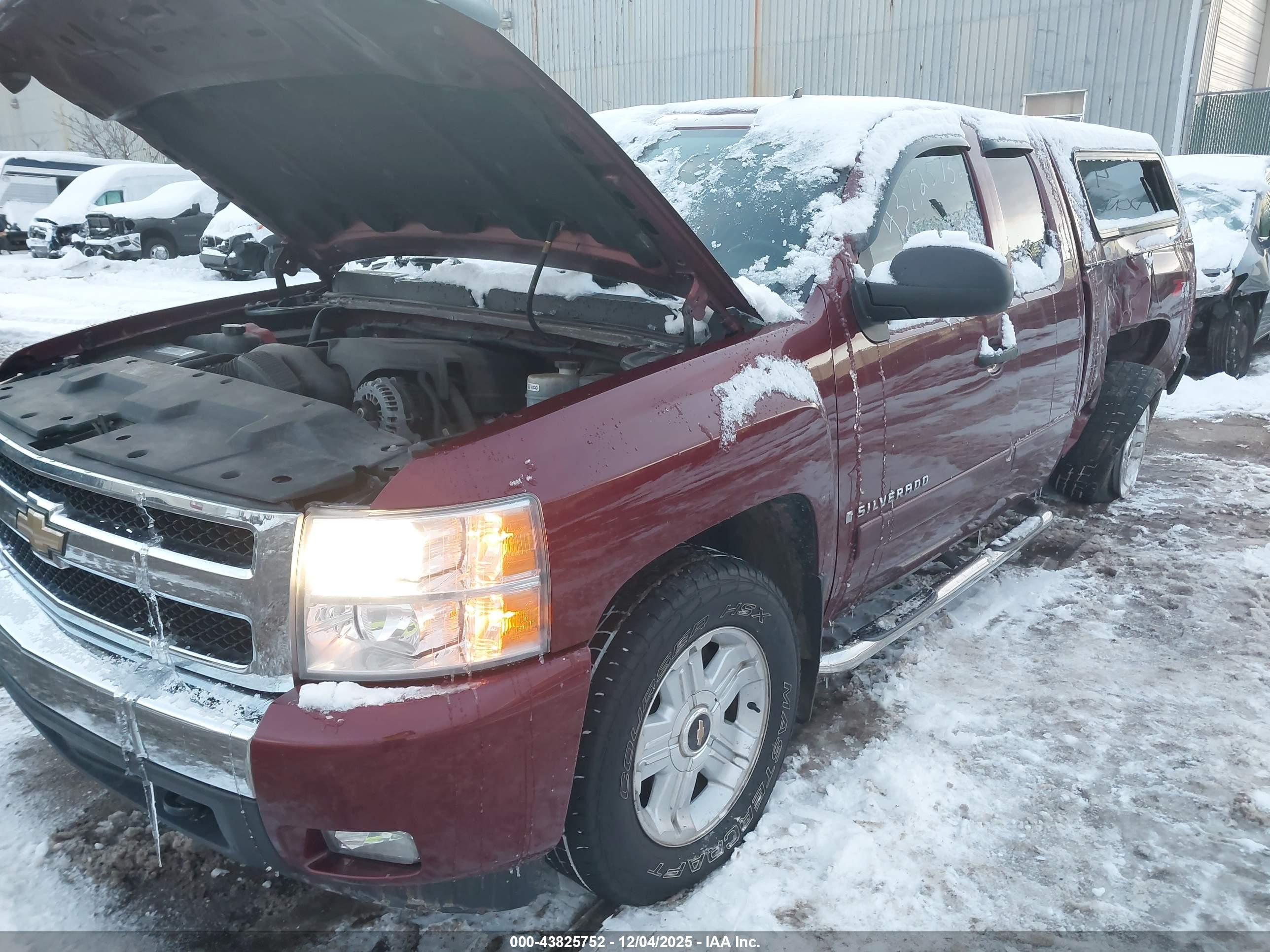 CHEVROLET SILVERADO image 2