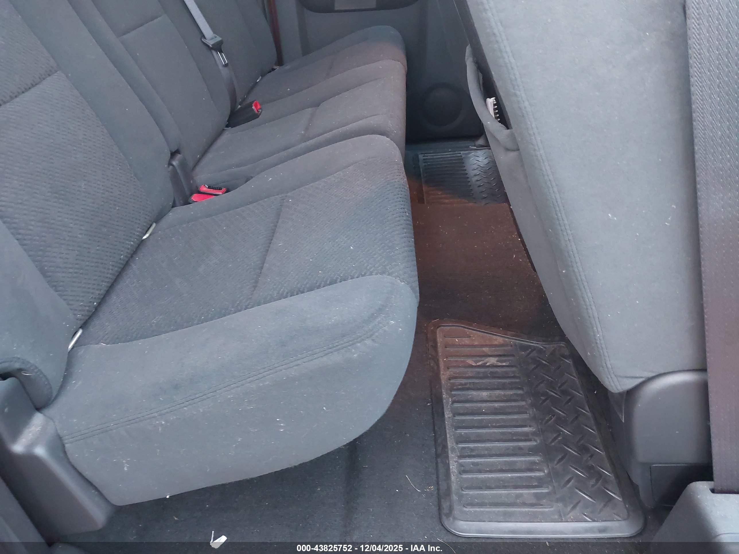 CHEVROLET SILVERADO image 8