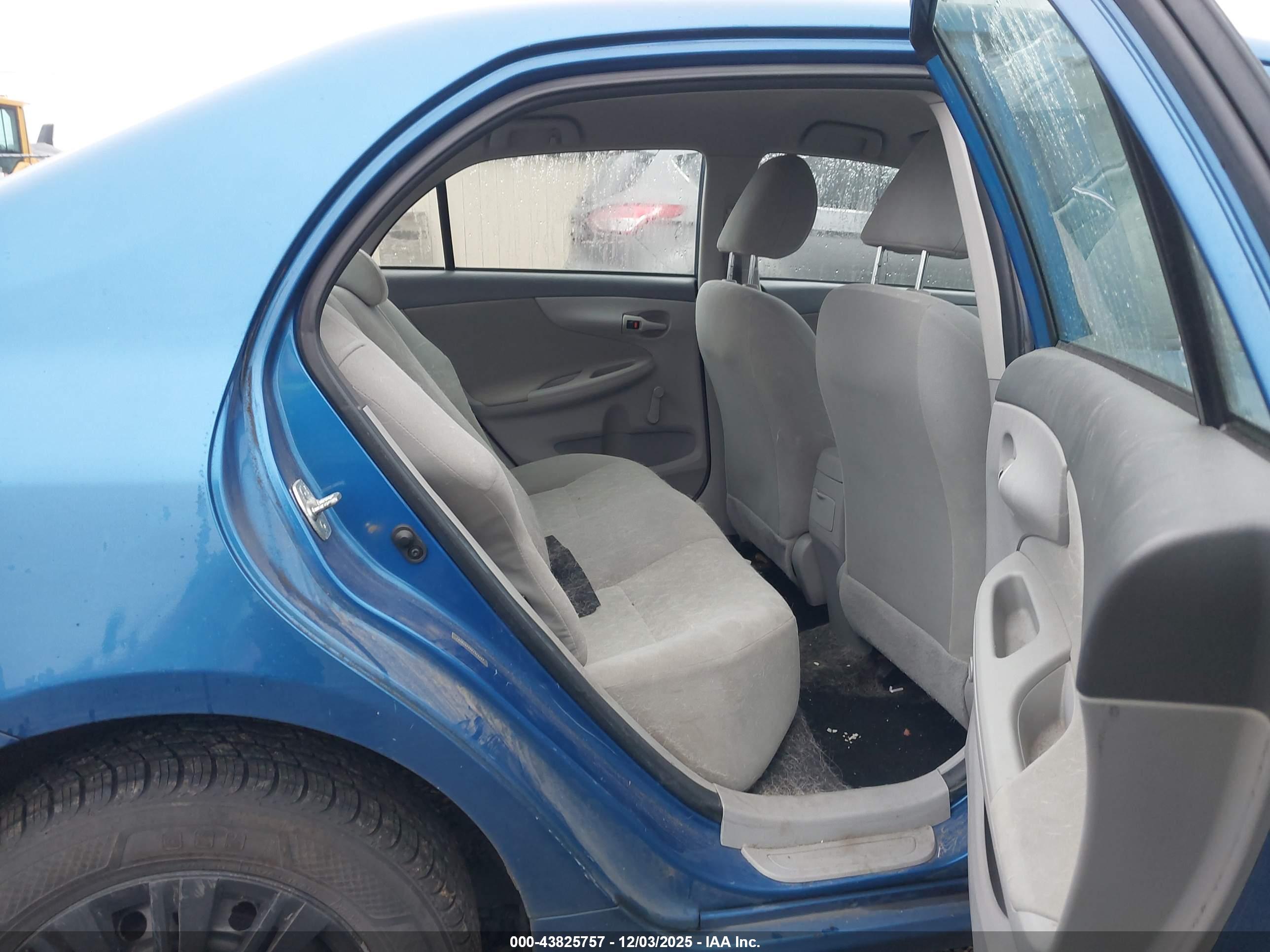 TOYOTA COROLLA image 8