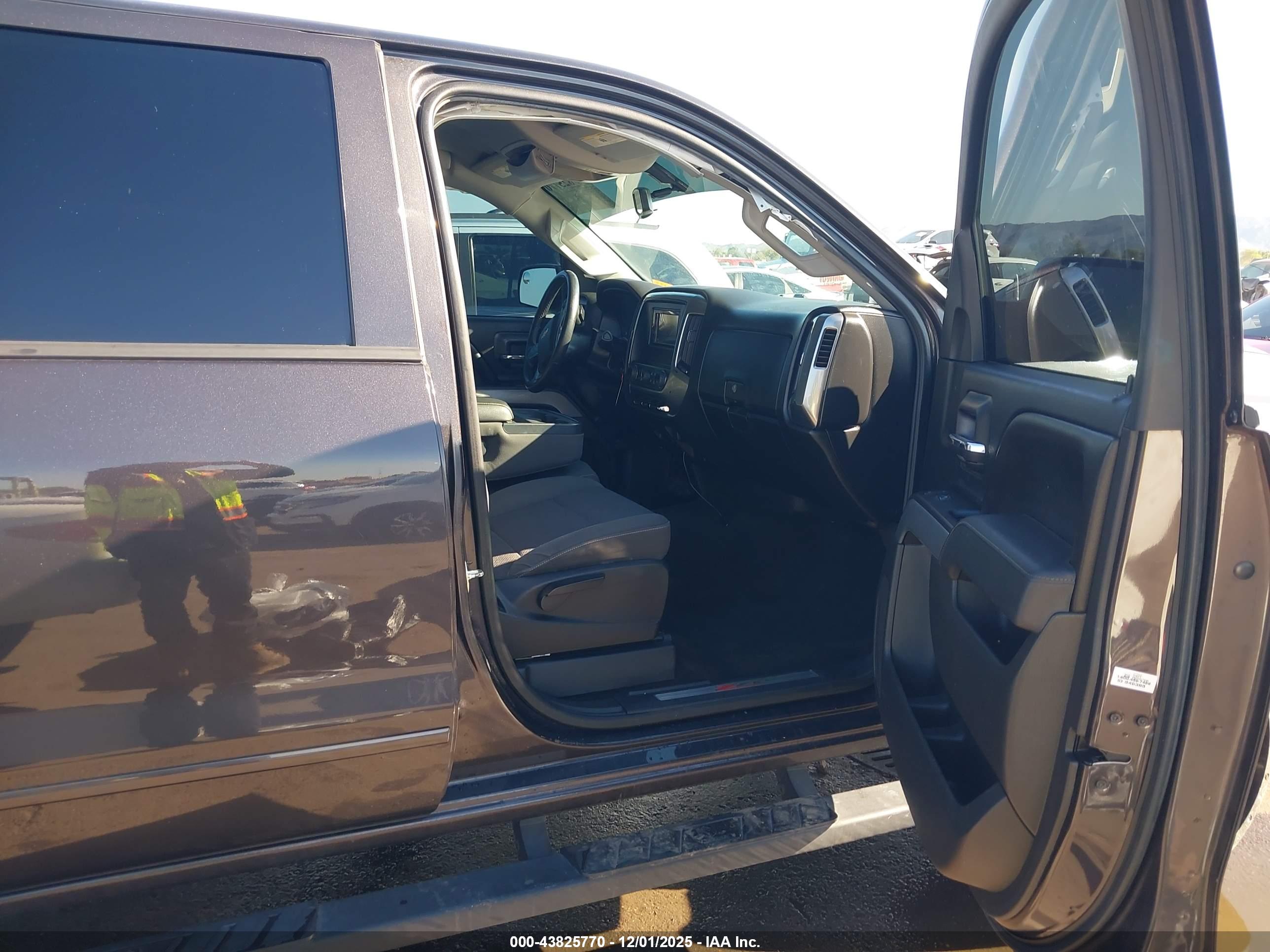 CHEVROLET SILVERADO image 5