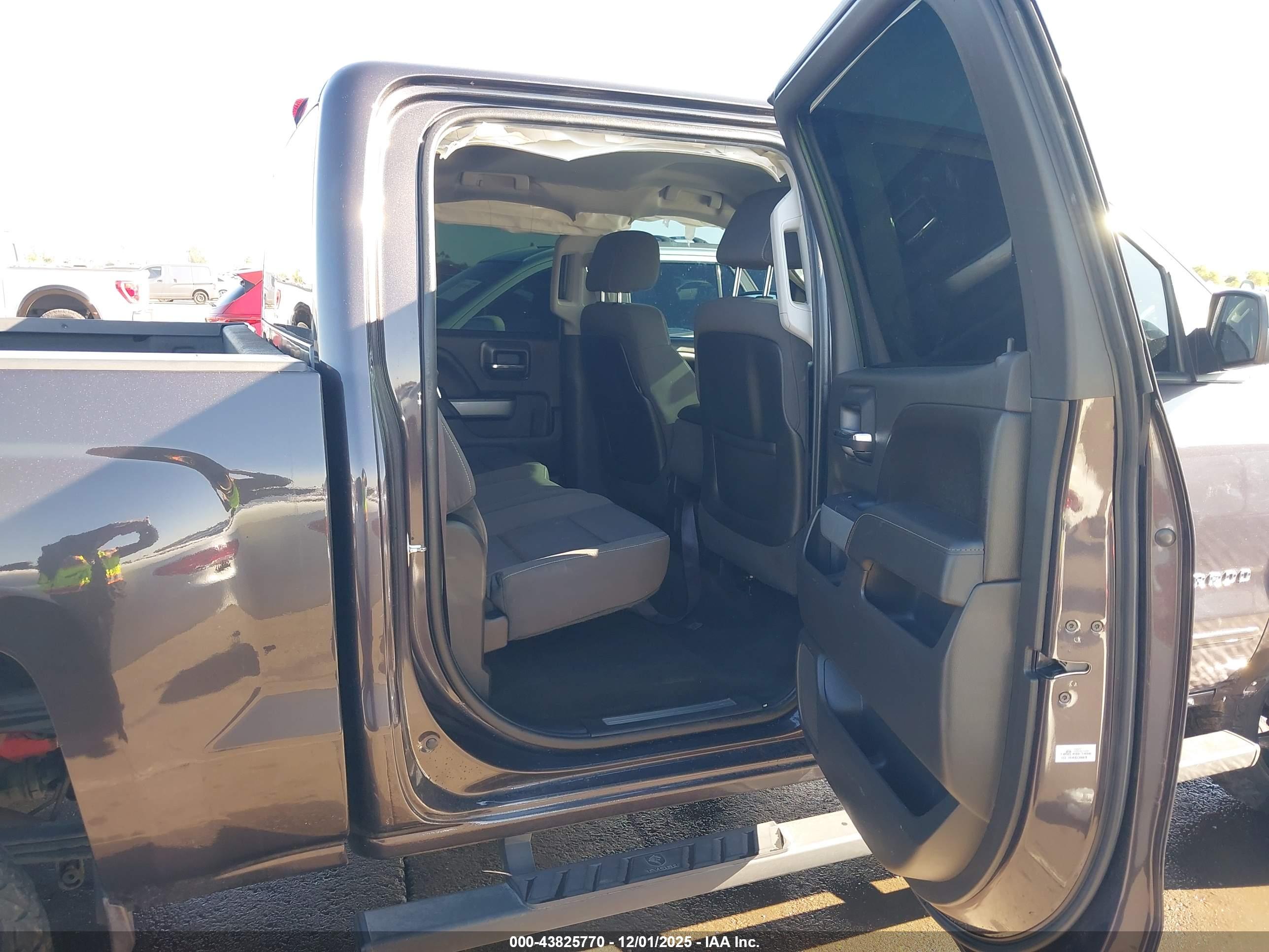 CHEVROLET SILVERADO image 8