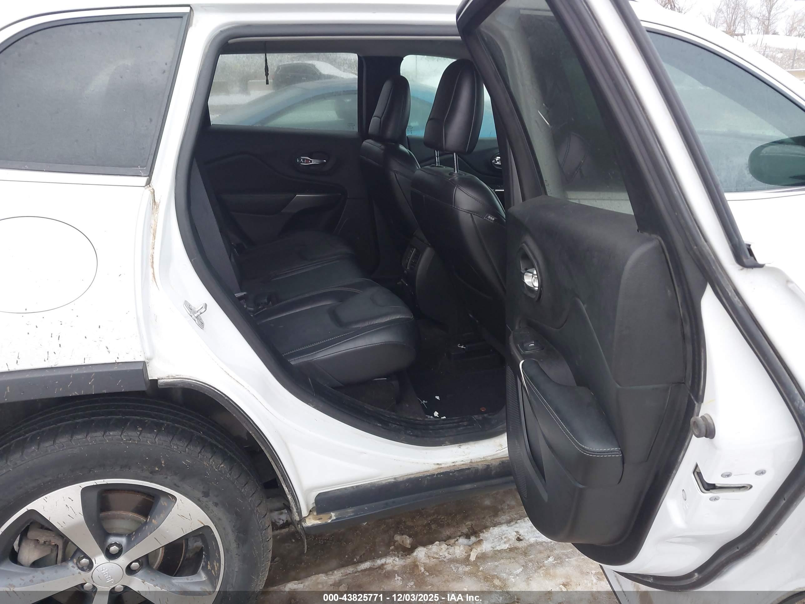 JEEP CHEROKEE image 8