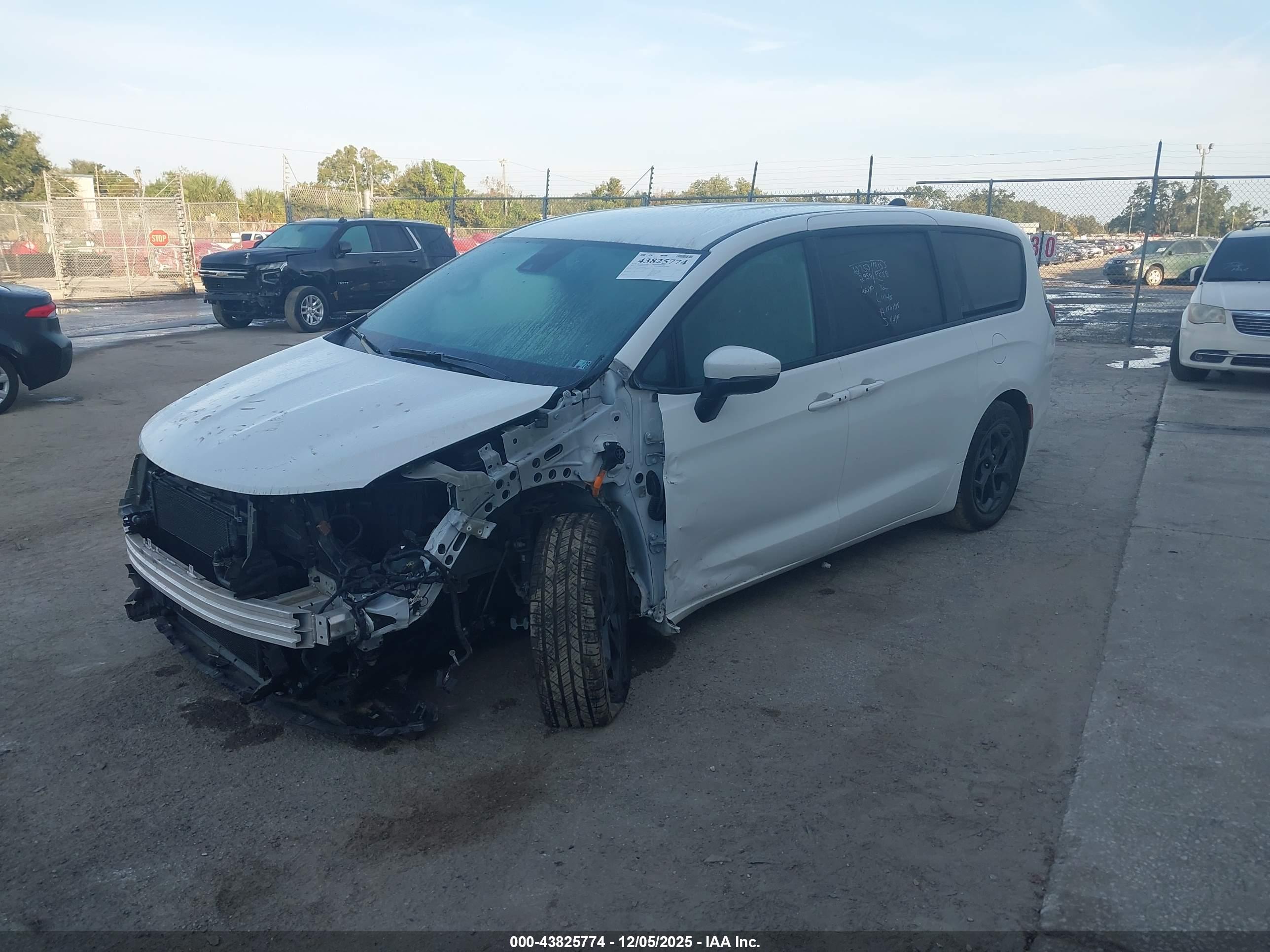 CHRYSLER PACIFICA image 2