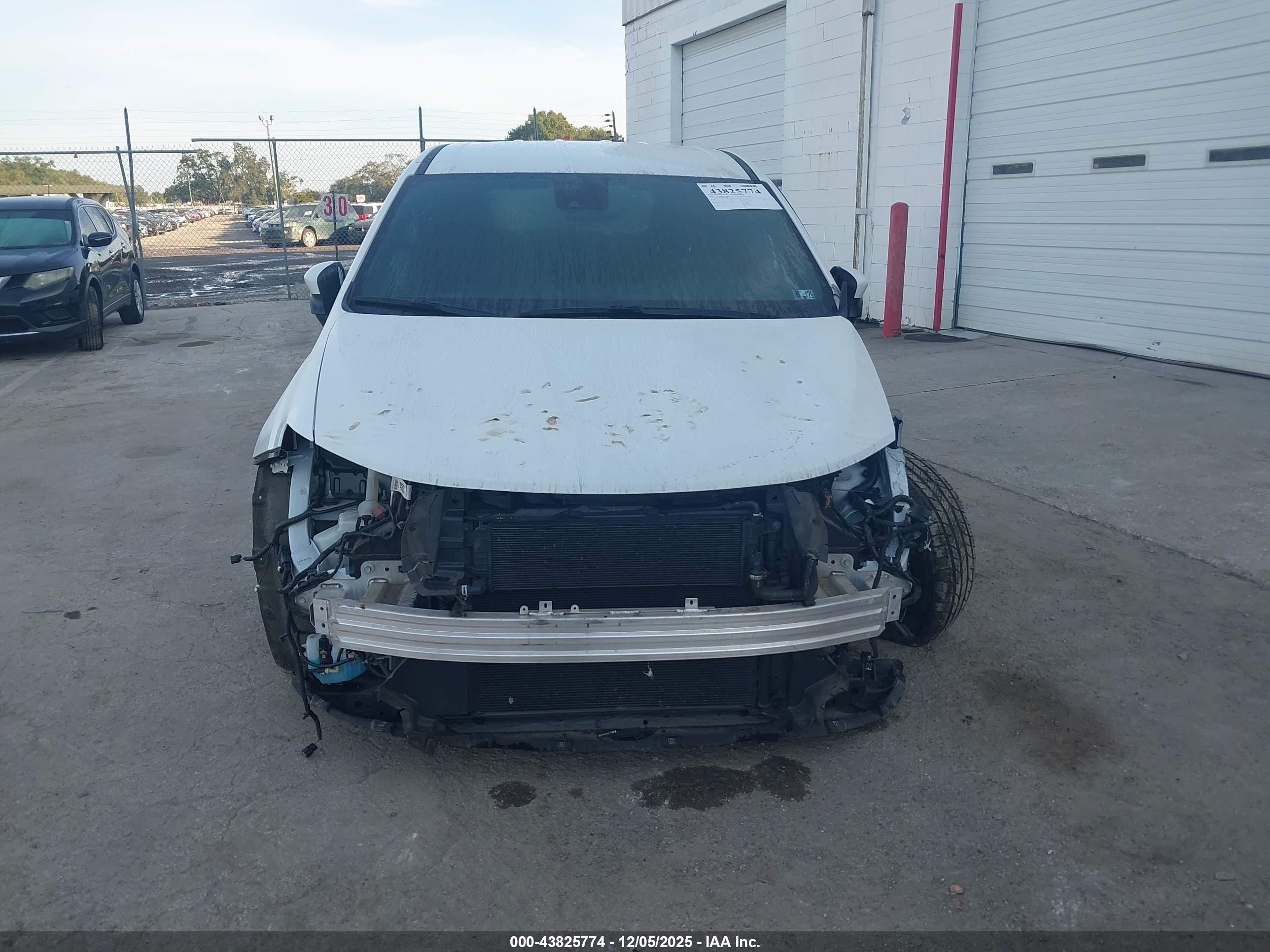 CHRYSLER PACIFICA image 6