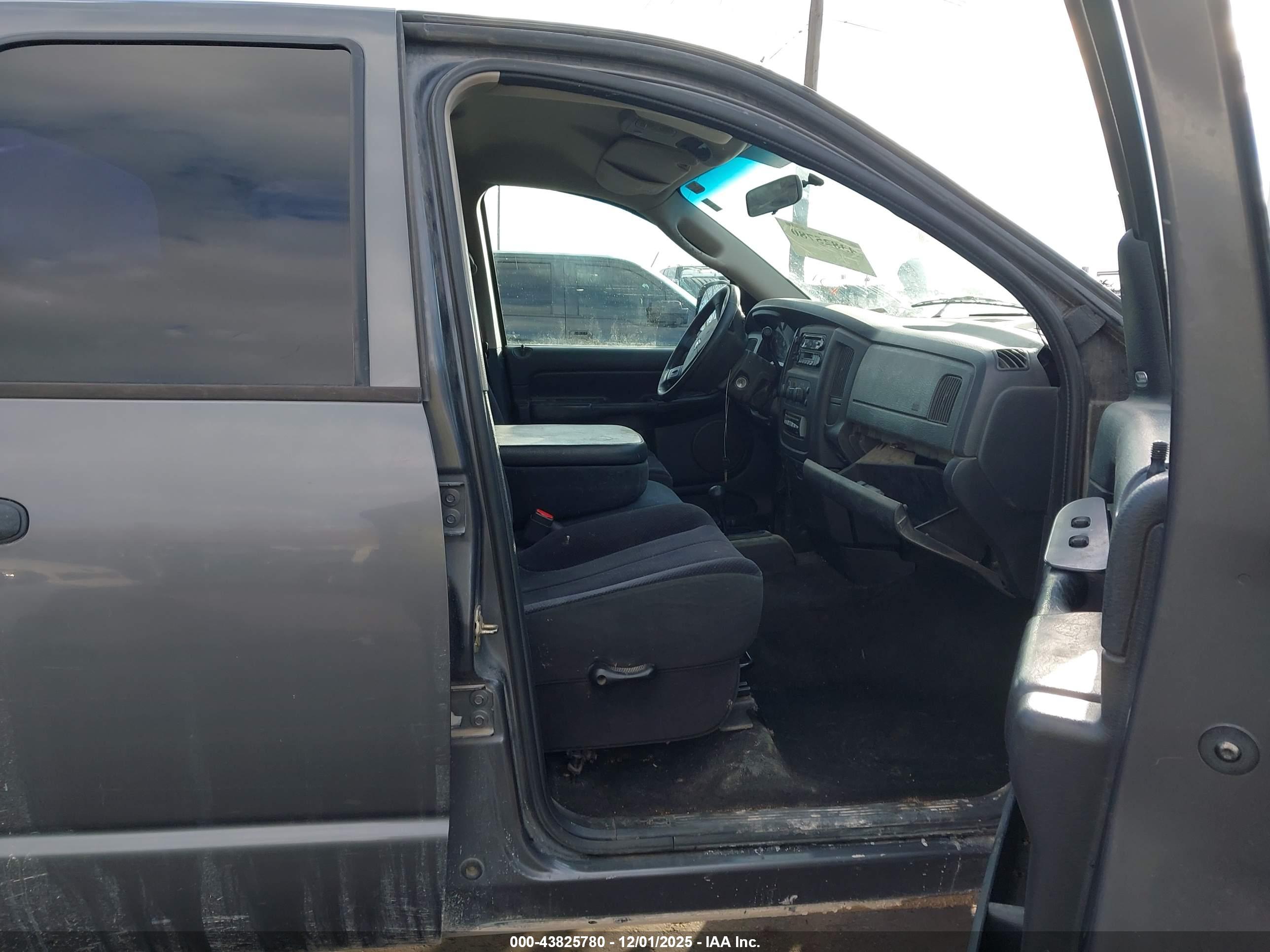 DODGE RAM image 5