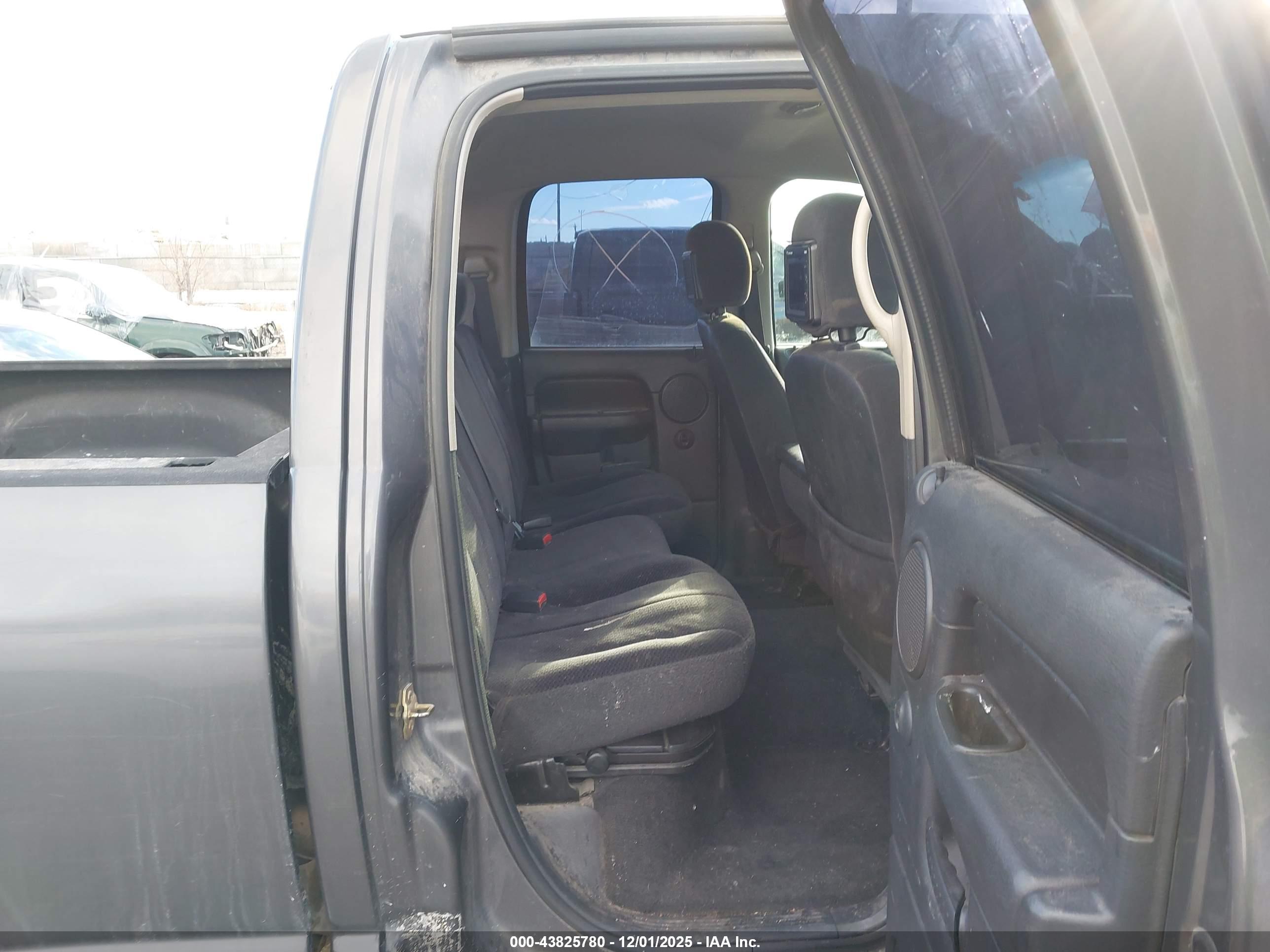 DODGE RAM image 8