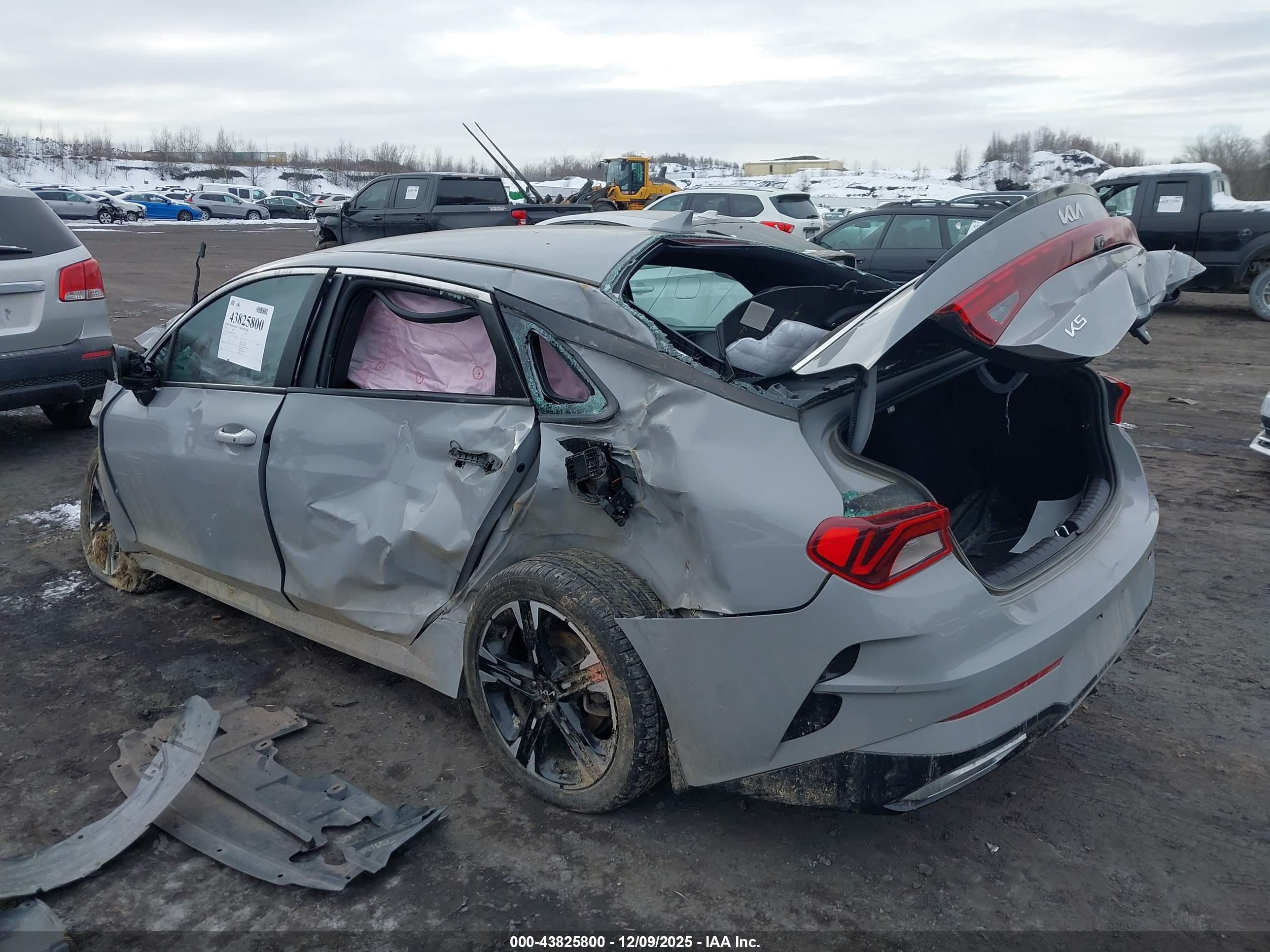KIA K5 image 3