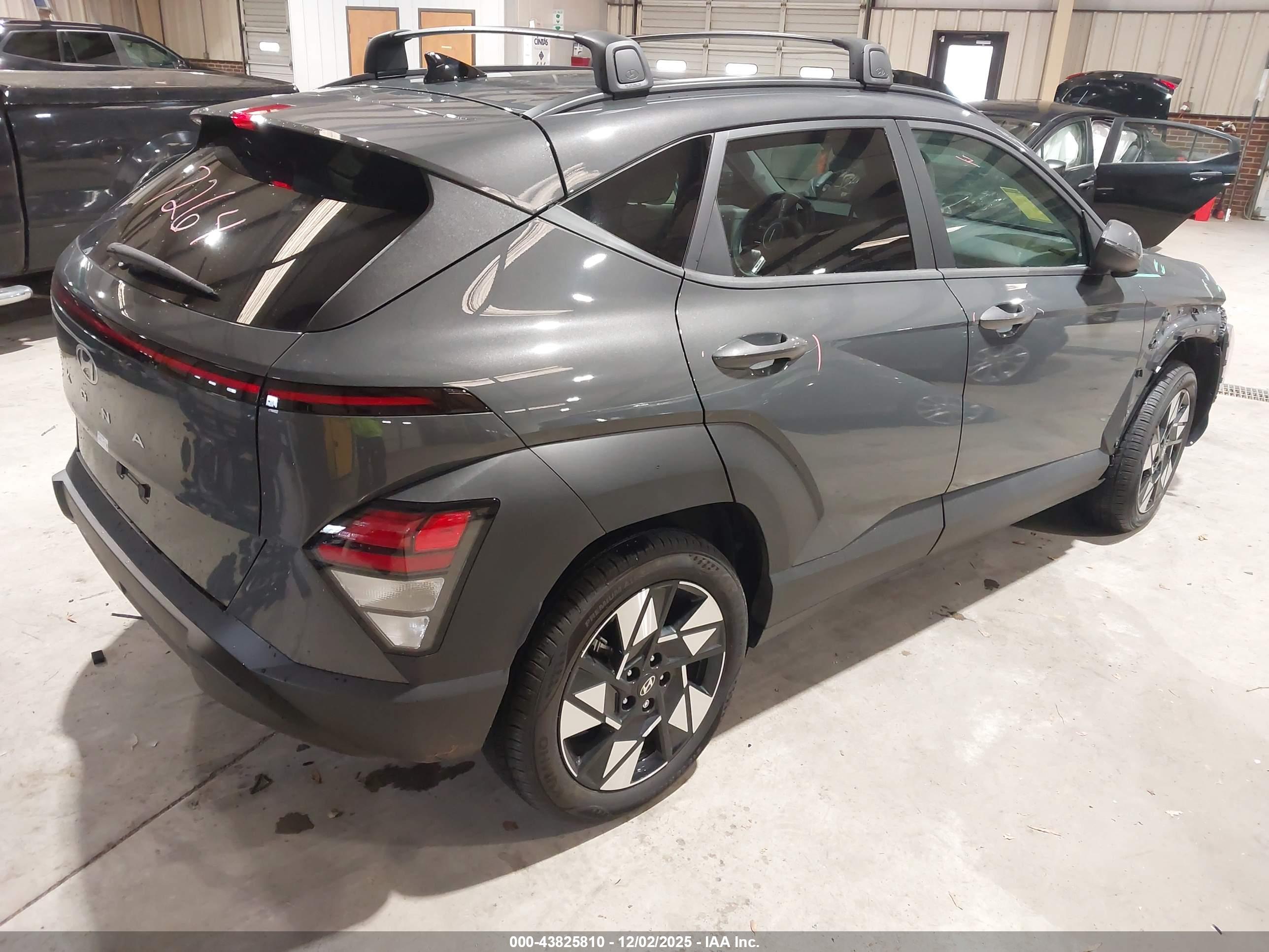 HYUNDAI KONA image 4