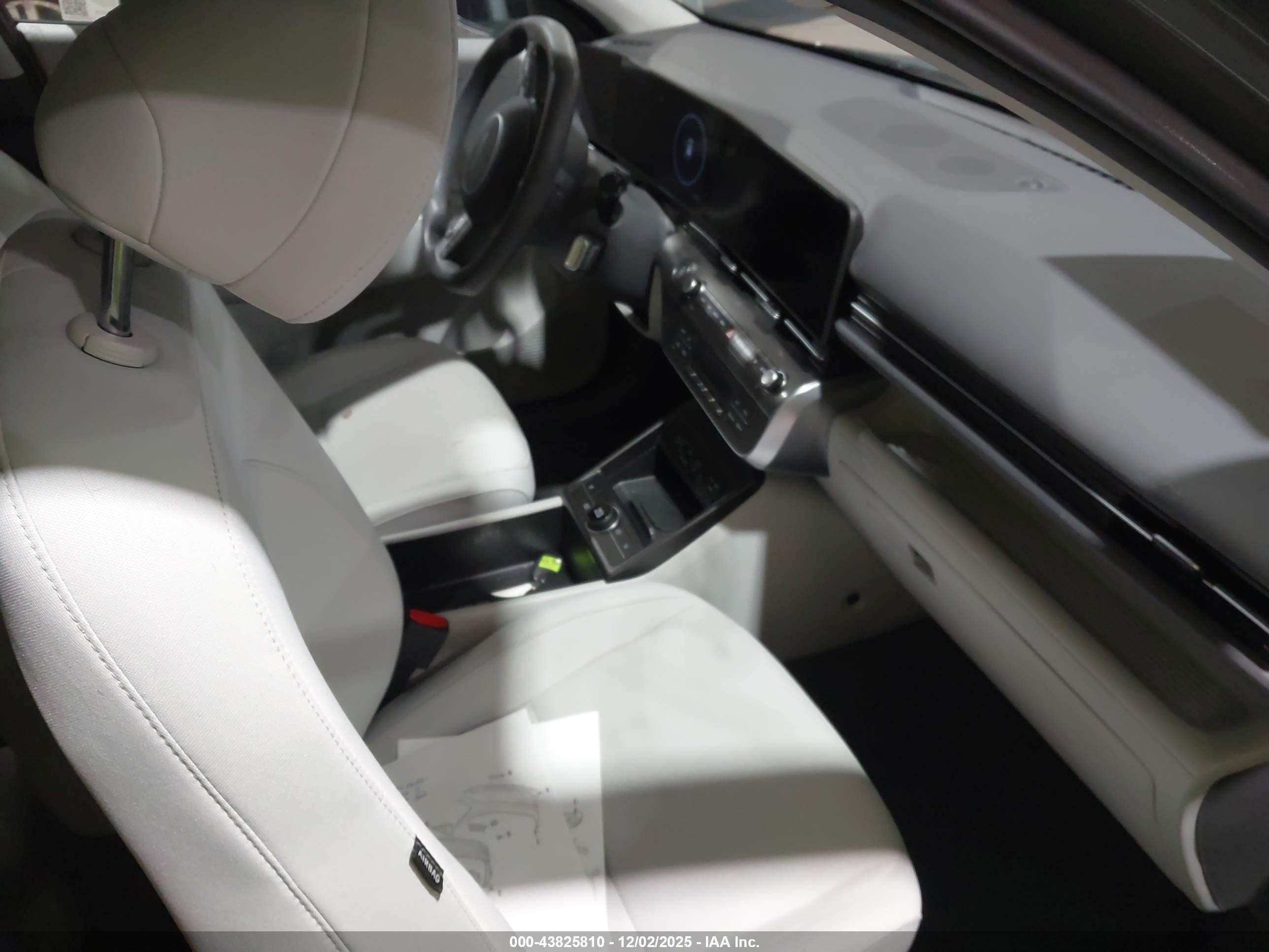 HYUNDAI KONA image 5