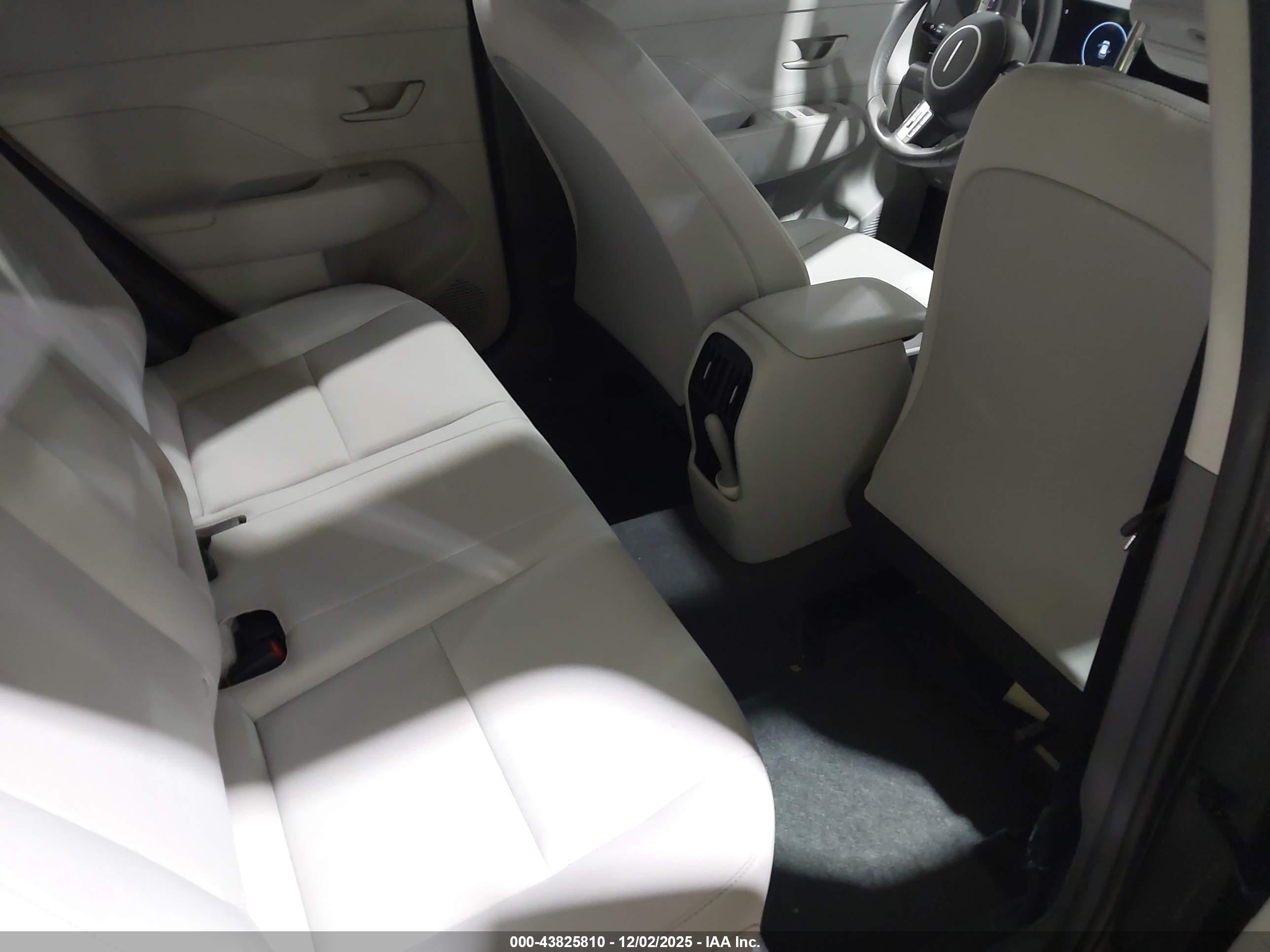 HYUNDAI KONA image 8