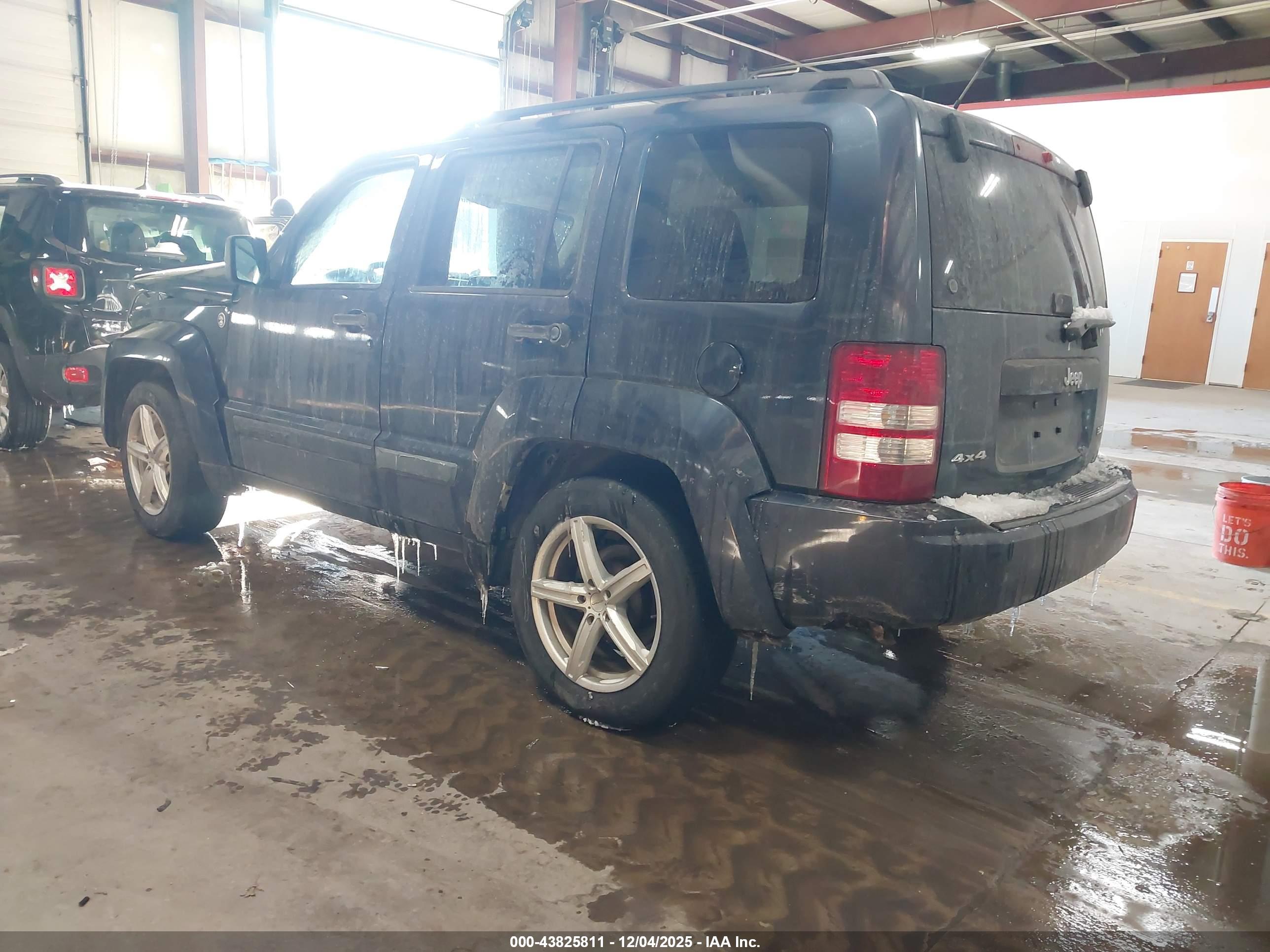 JEEP LIBERTY image 3