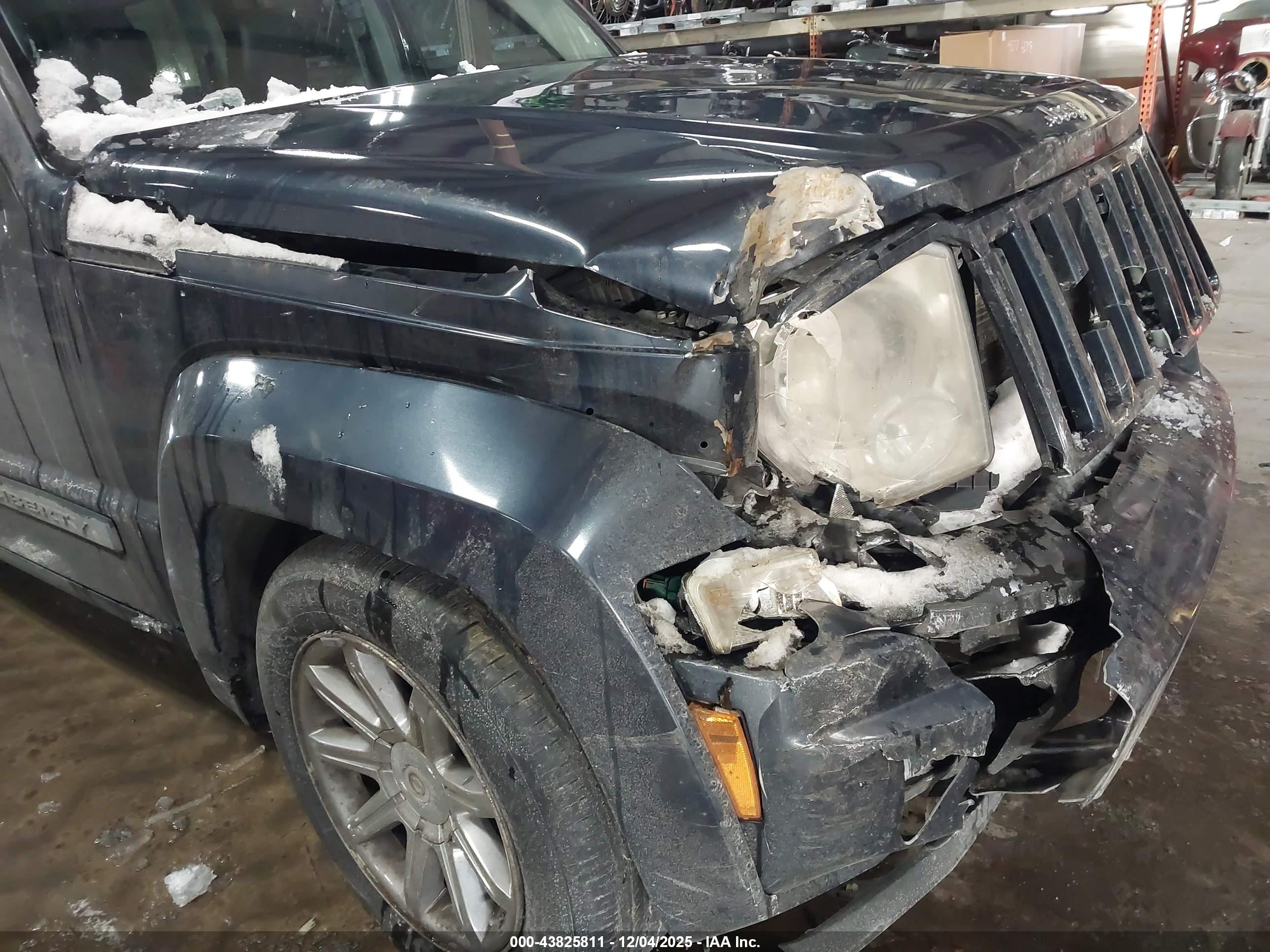 JEEP LIBERTY image 6
