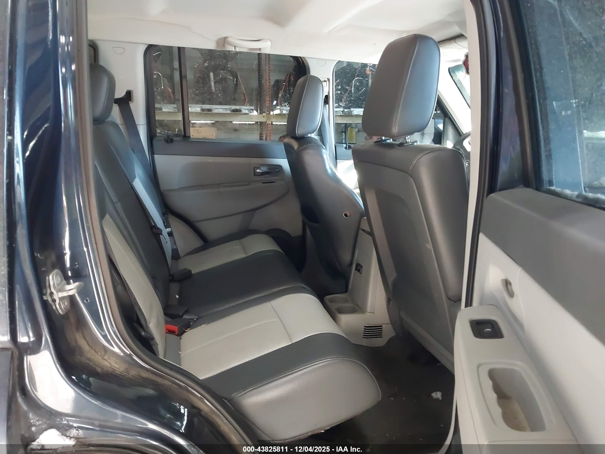 JEEP LIBERTY image 8