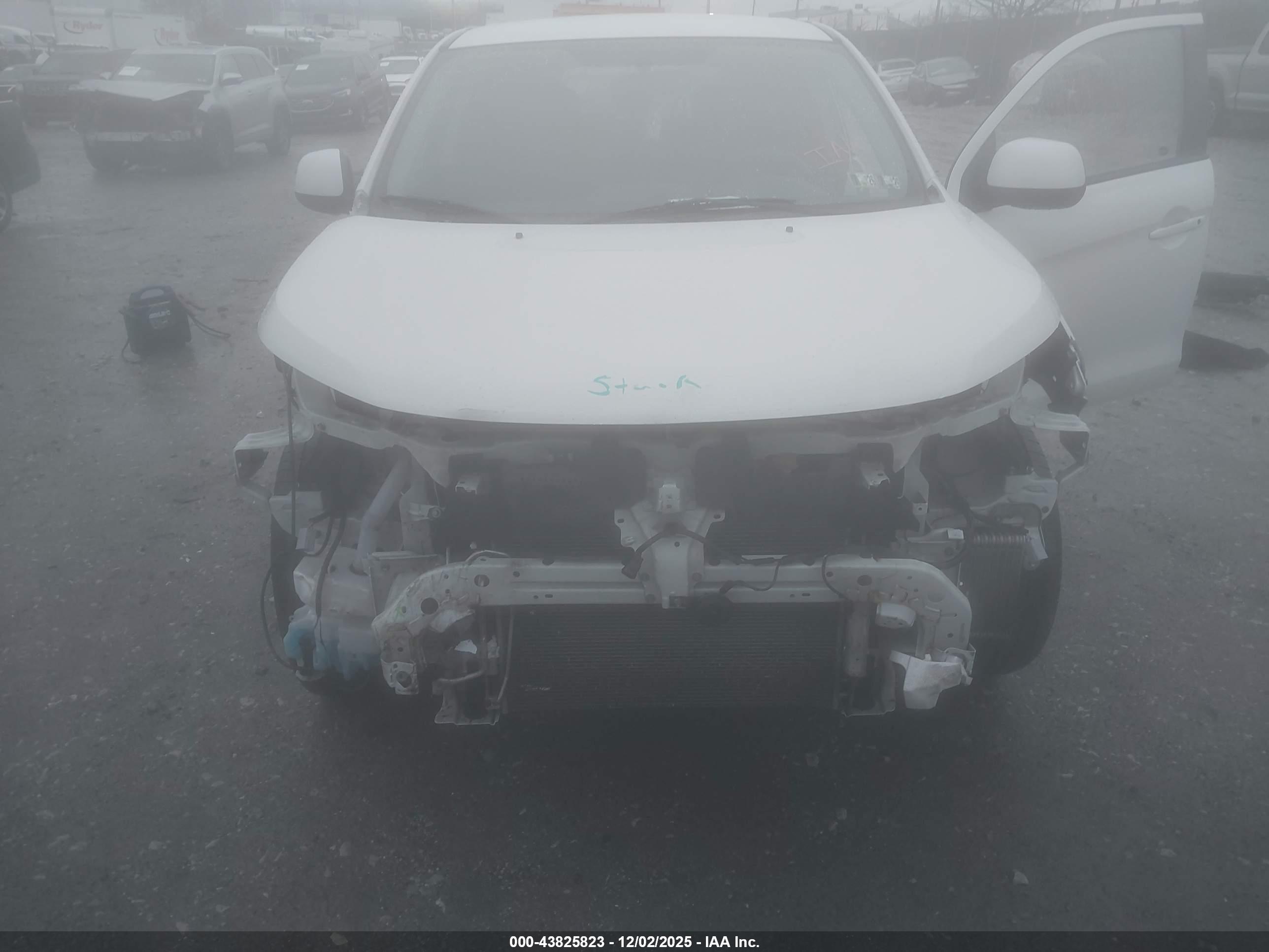 MITSUBISHI OUTLANDER image 10