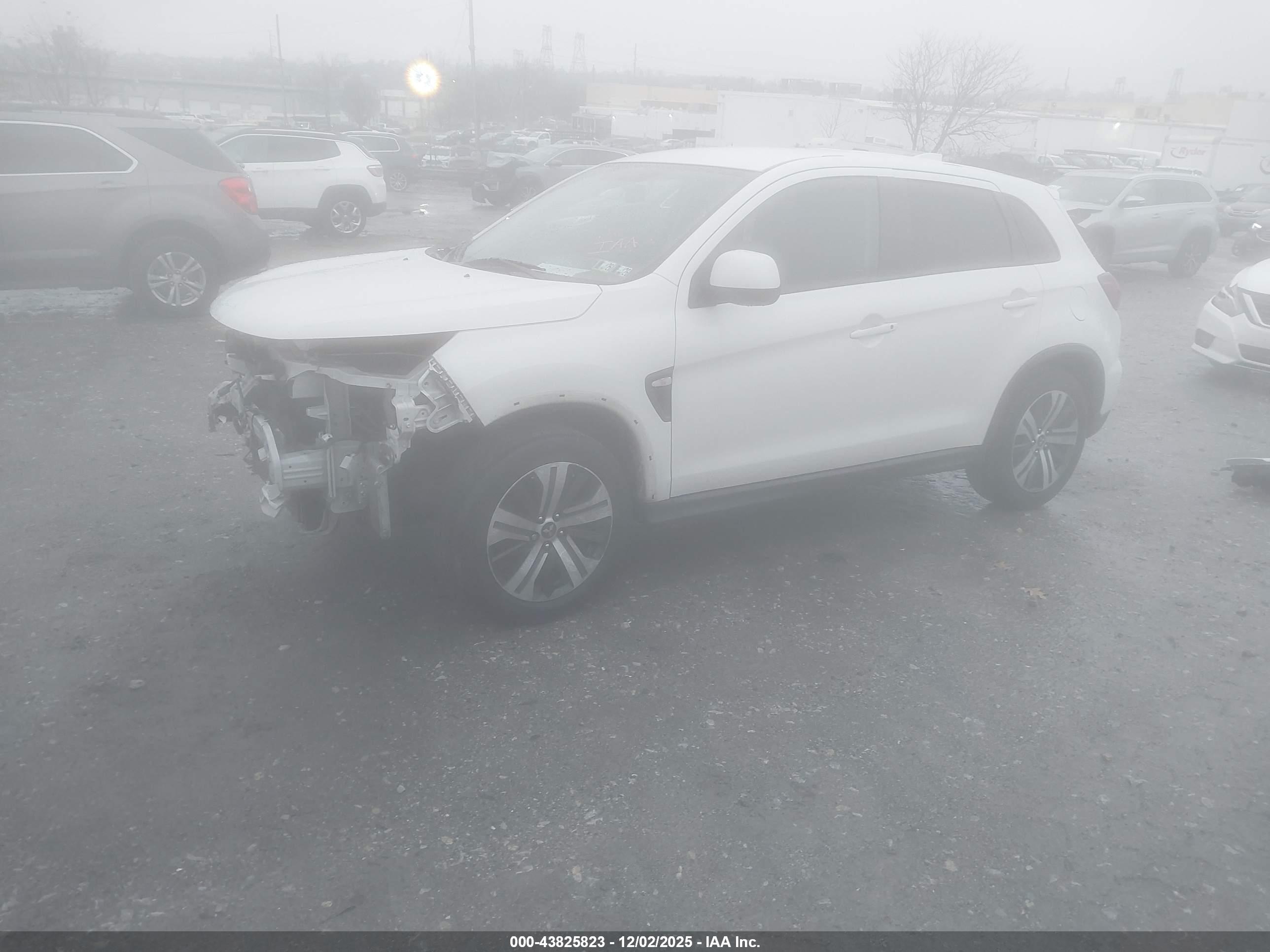 MITSUBISHI OUTLANDER image 2