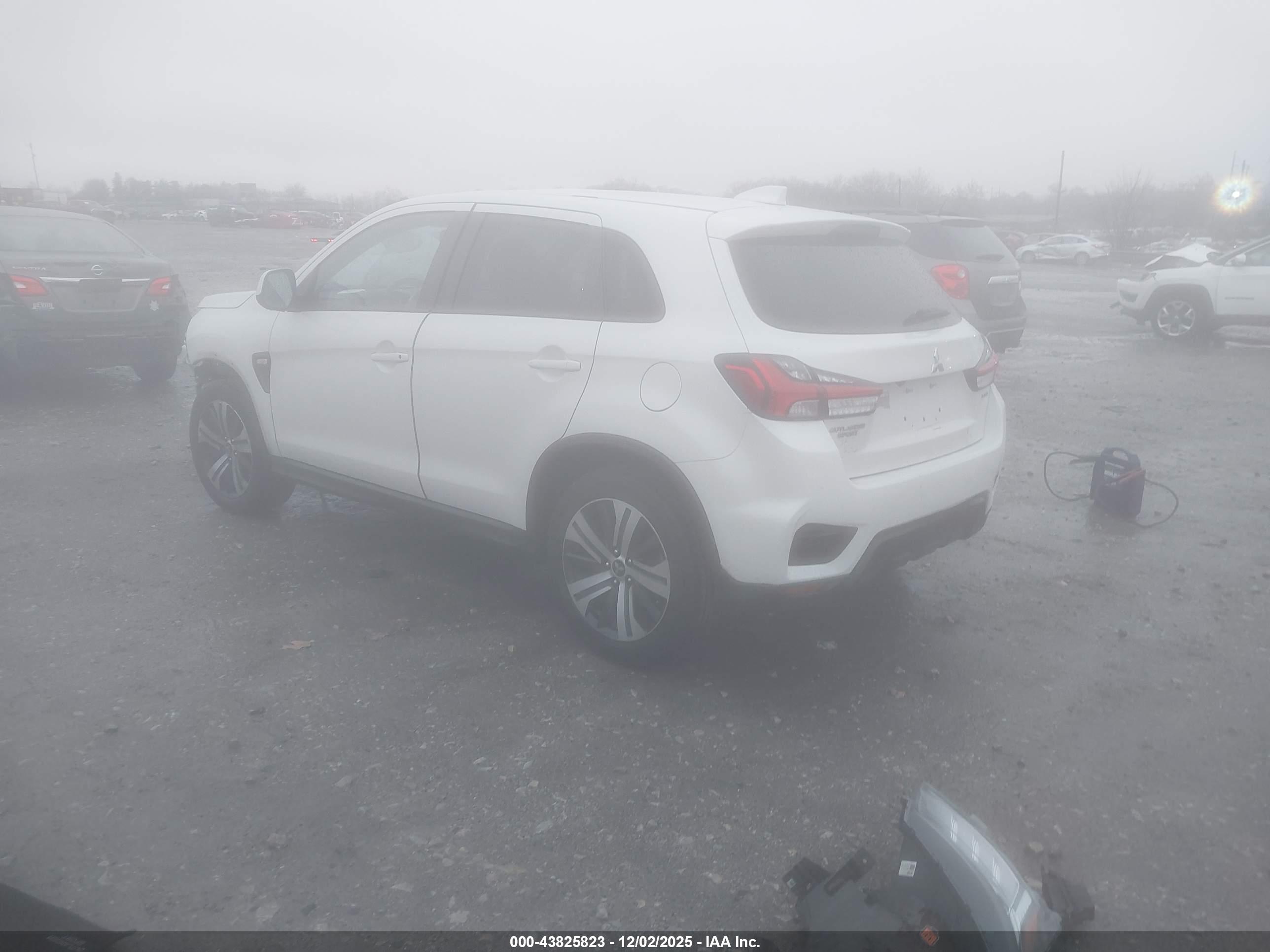 MITSUBISHI OUTLANDER image 3