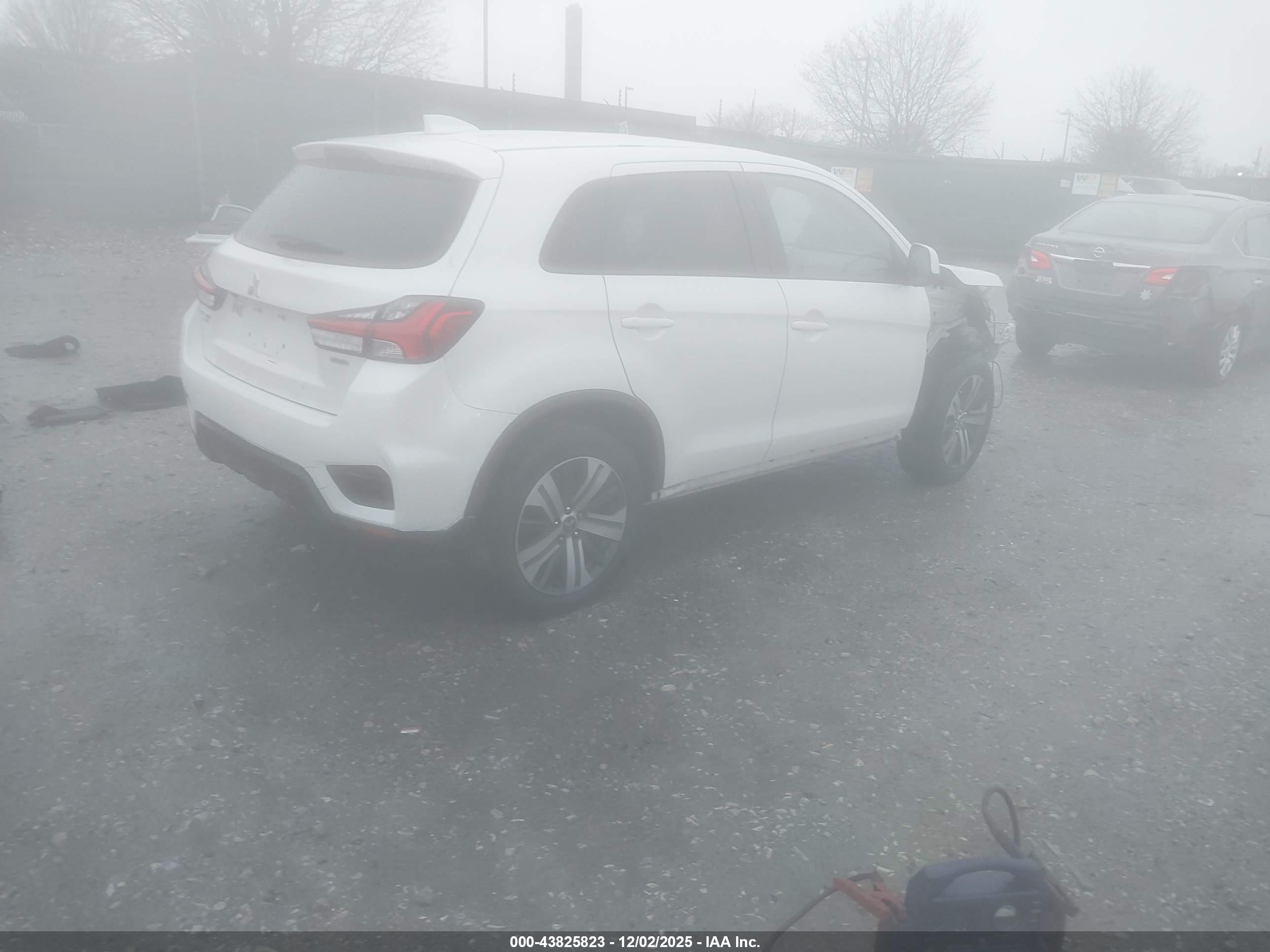 MITSUBISHI OUTLANDER image 4