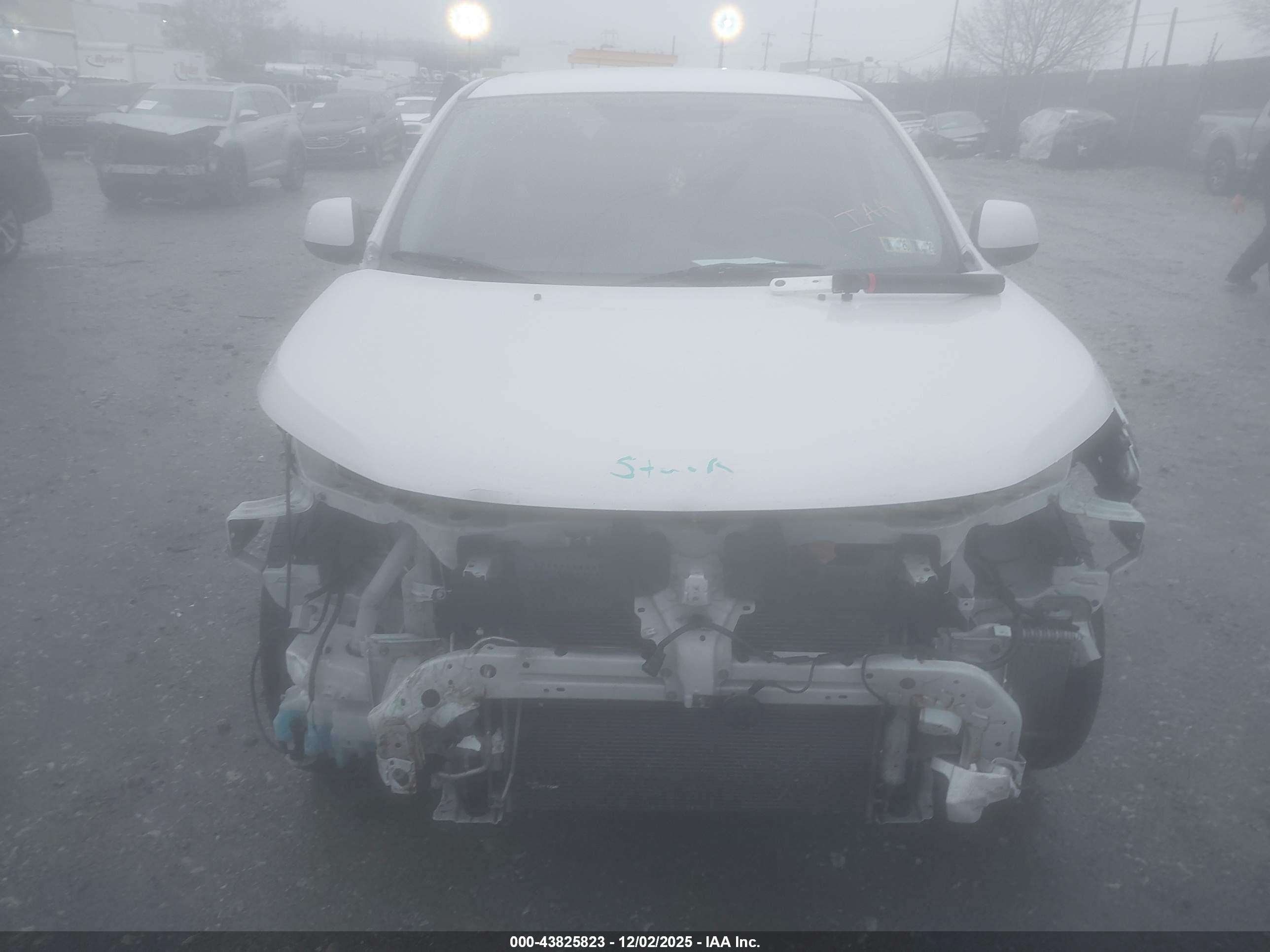 MITSUBISHI OUTLANDER image 6