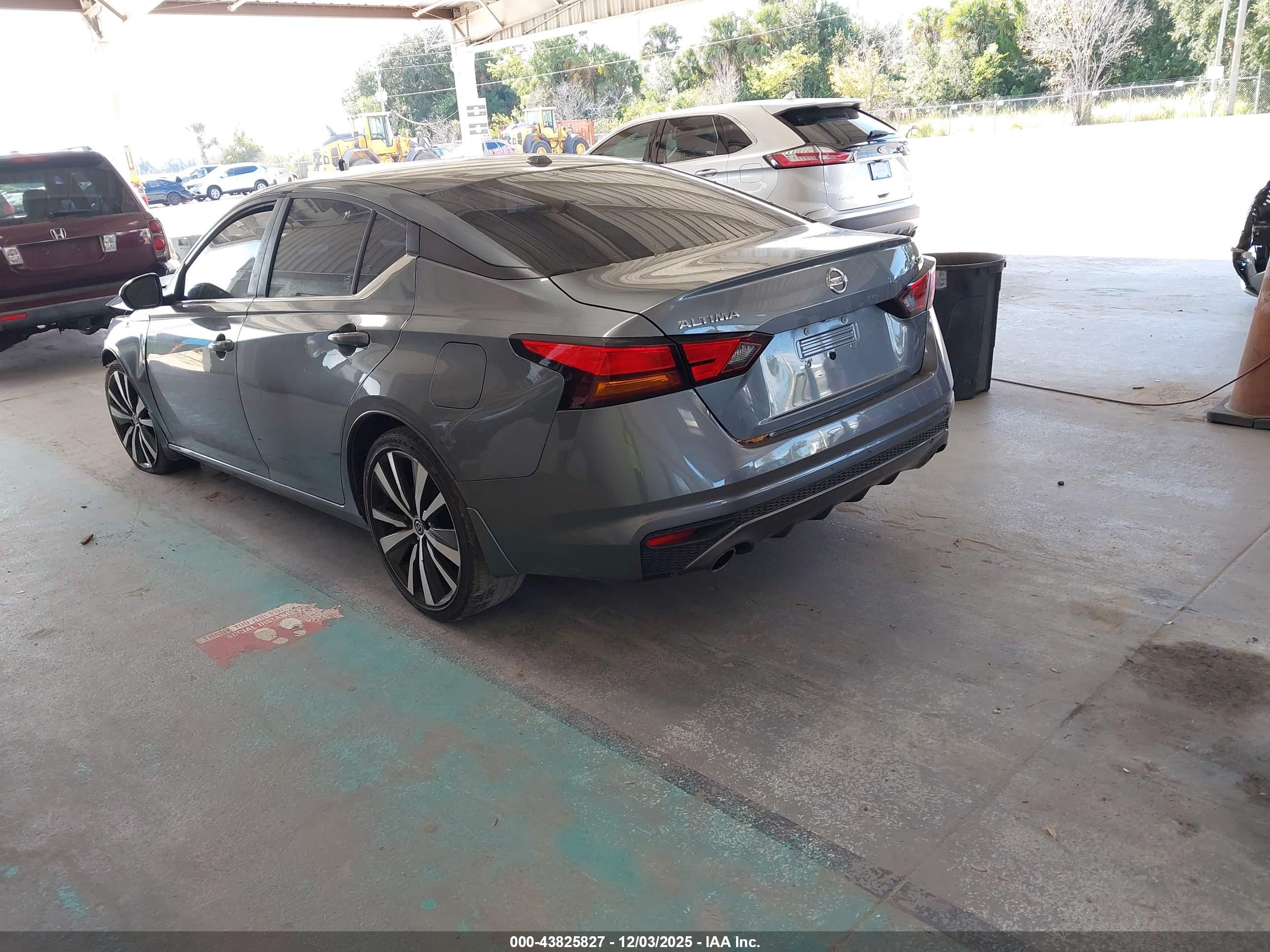 NISSAN ALTIMA image 3