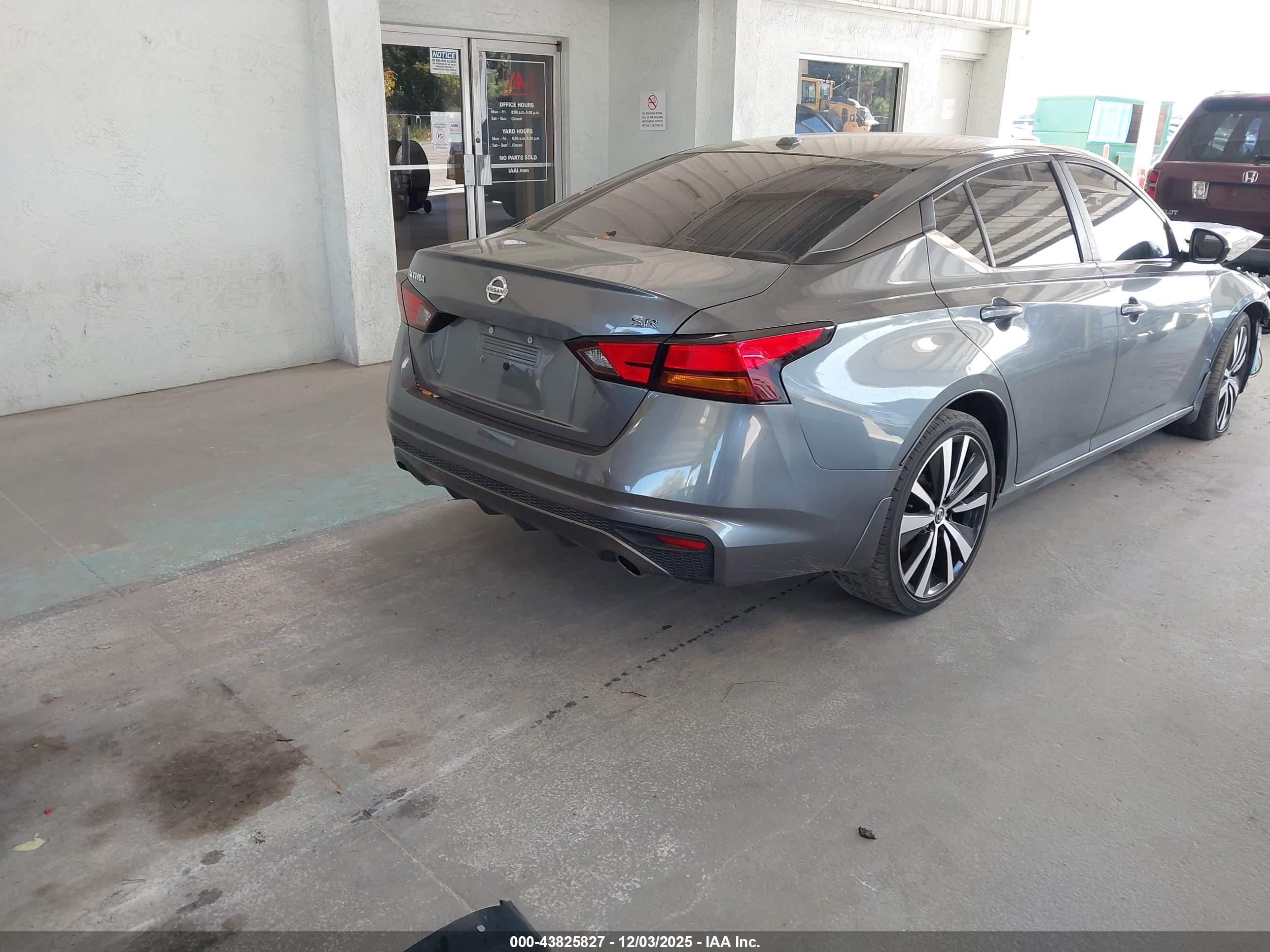 NISSAN ALTIMA image 4