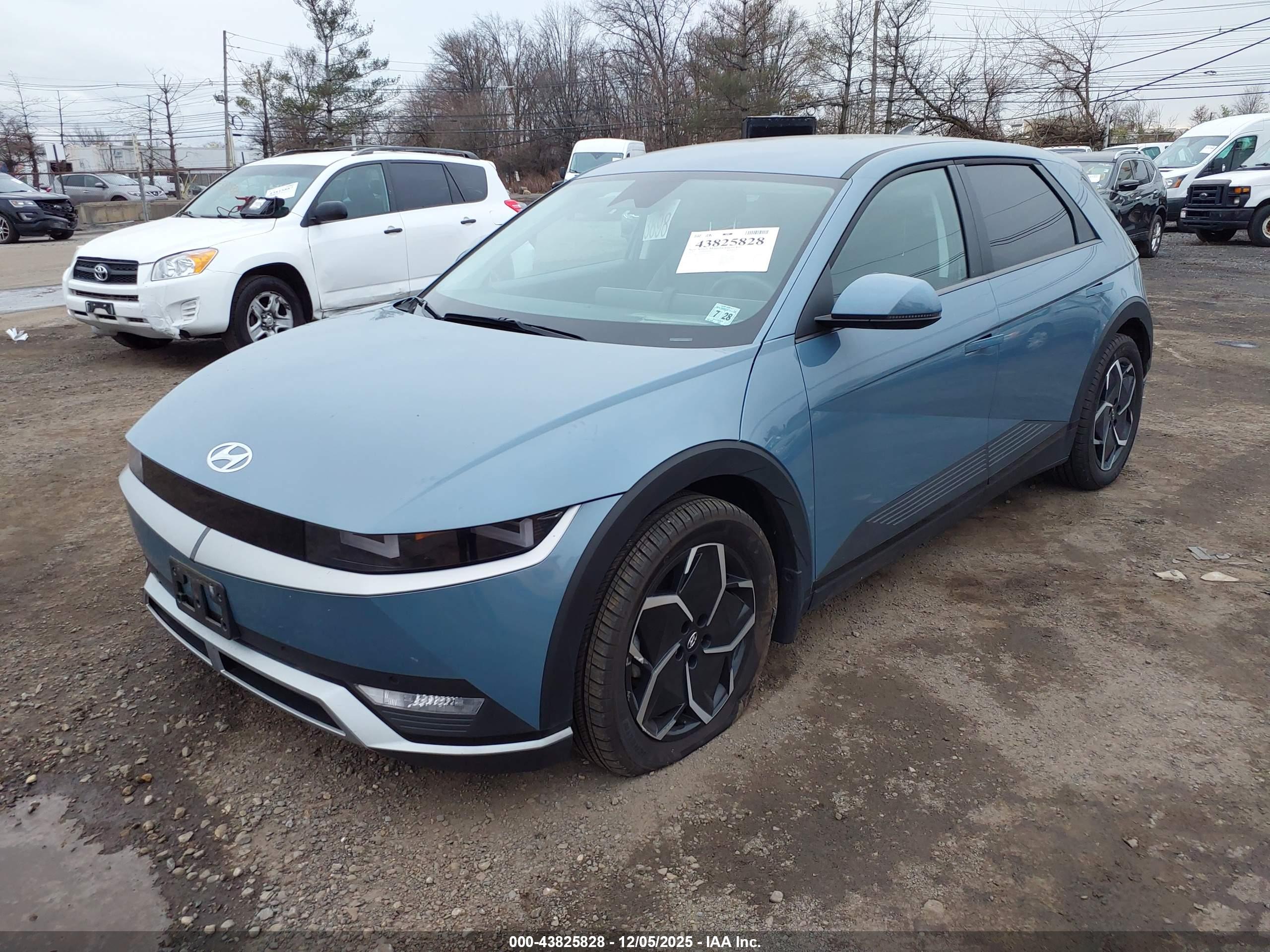 HYUNDAI IONIQ image 2