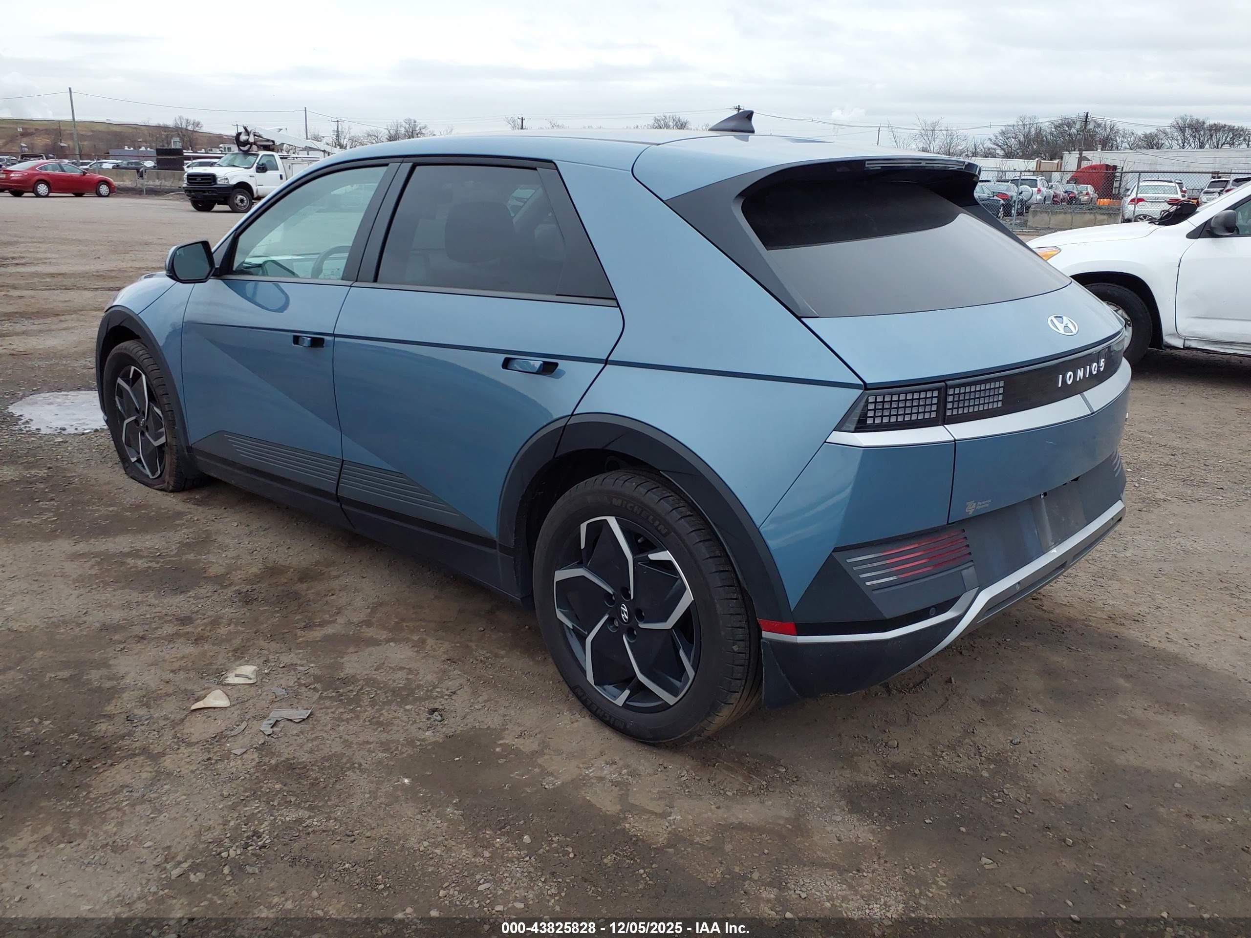HYUNDAI IONIQ image 3