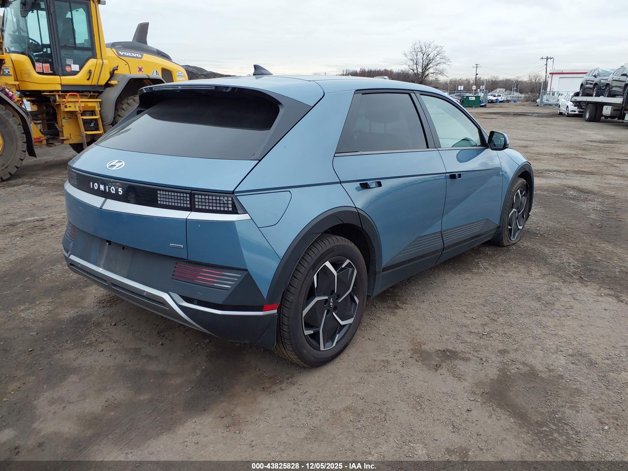 HYUNDAI IONIQ image 4