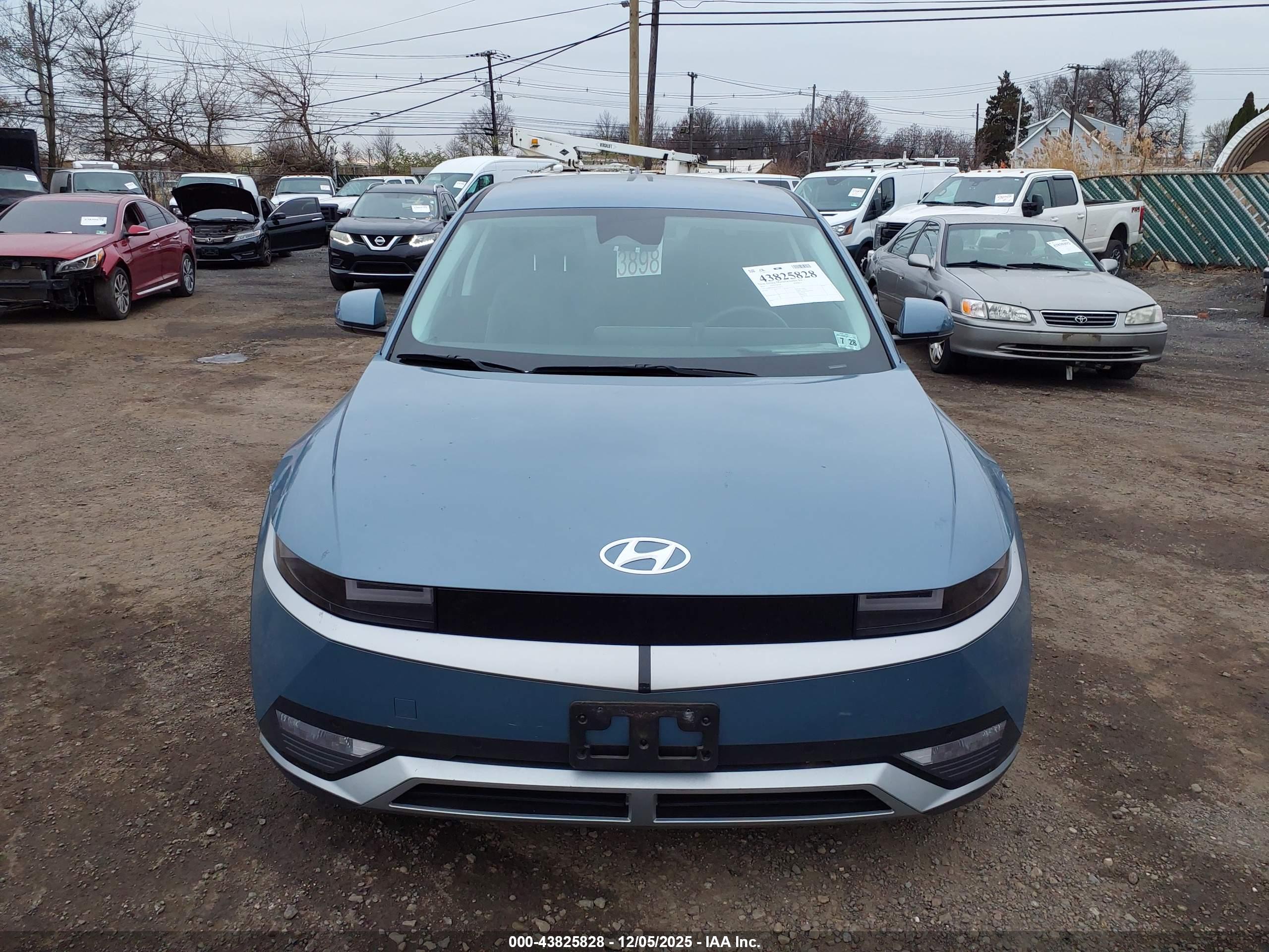 HYUNDAI IONIQ image 6