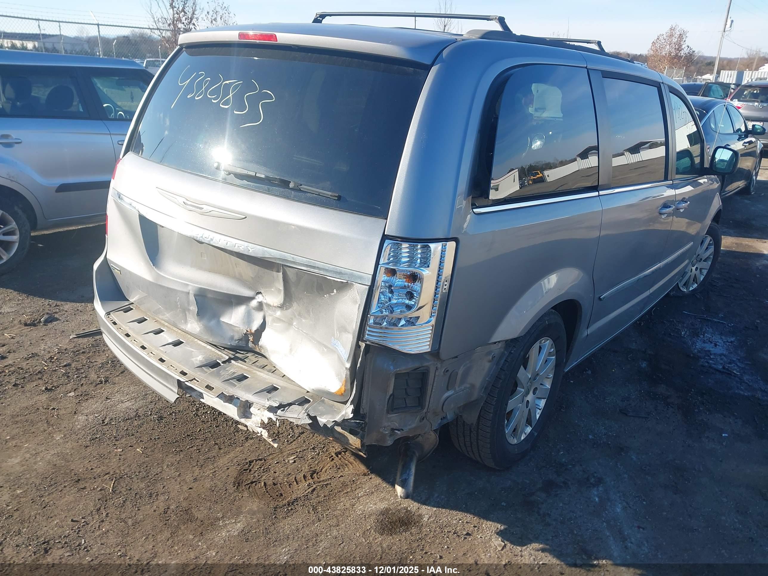 CHRYSLER TOWN image 4