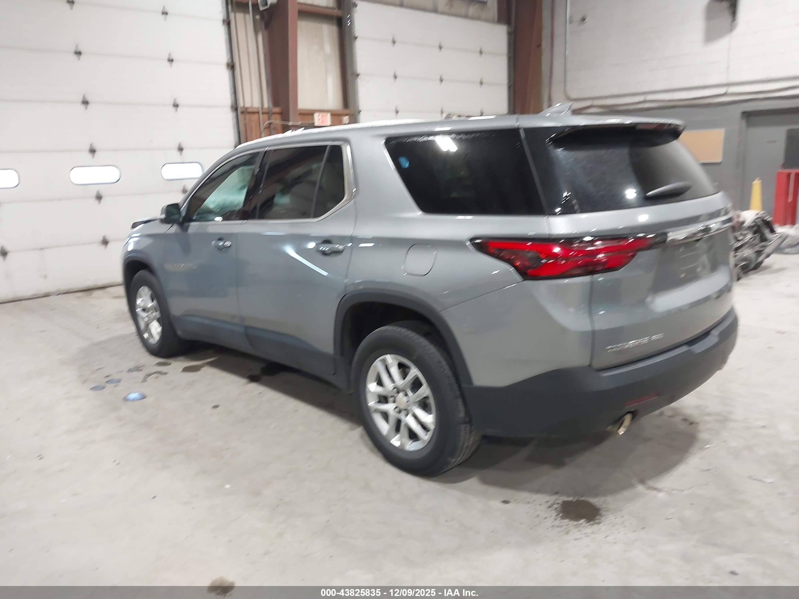 CHEVROLET TRAVERSE image 3