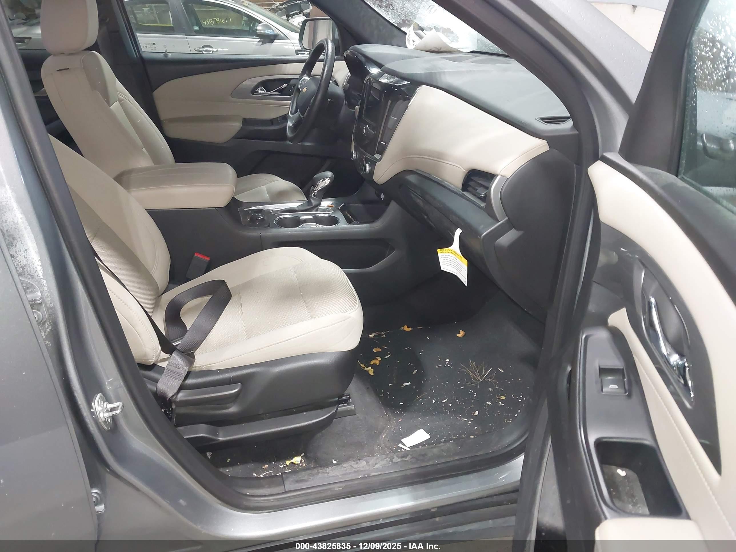 CHEVROLET TRAVERSE image 5