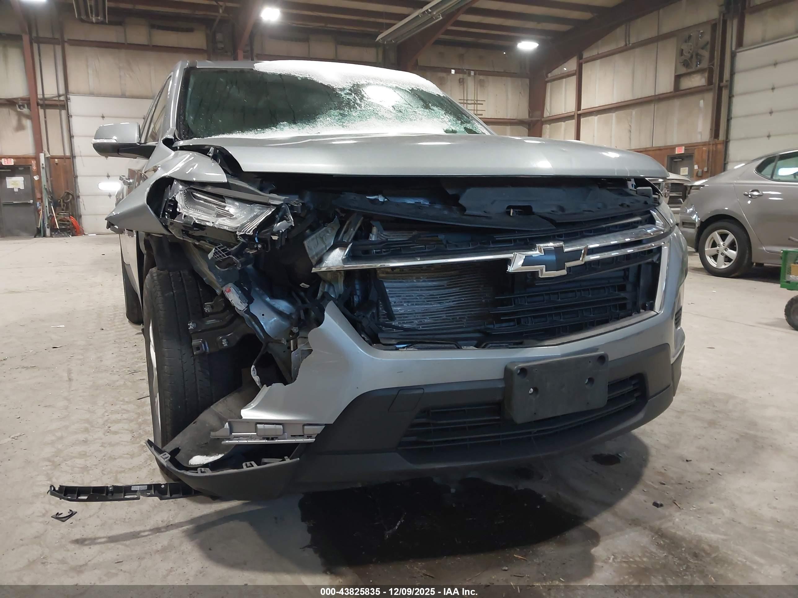 CHEVROLET TRAVERSE image 6