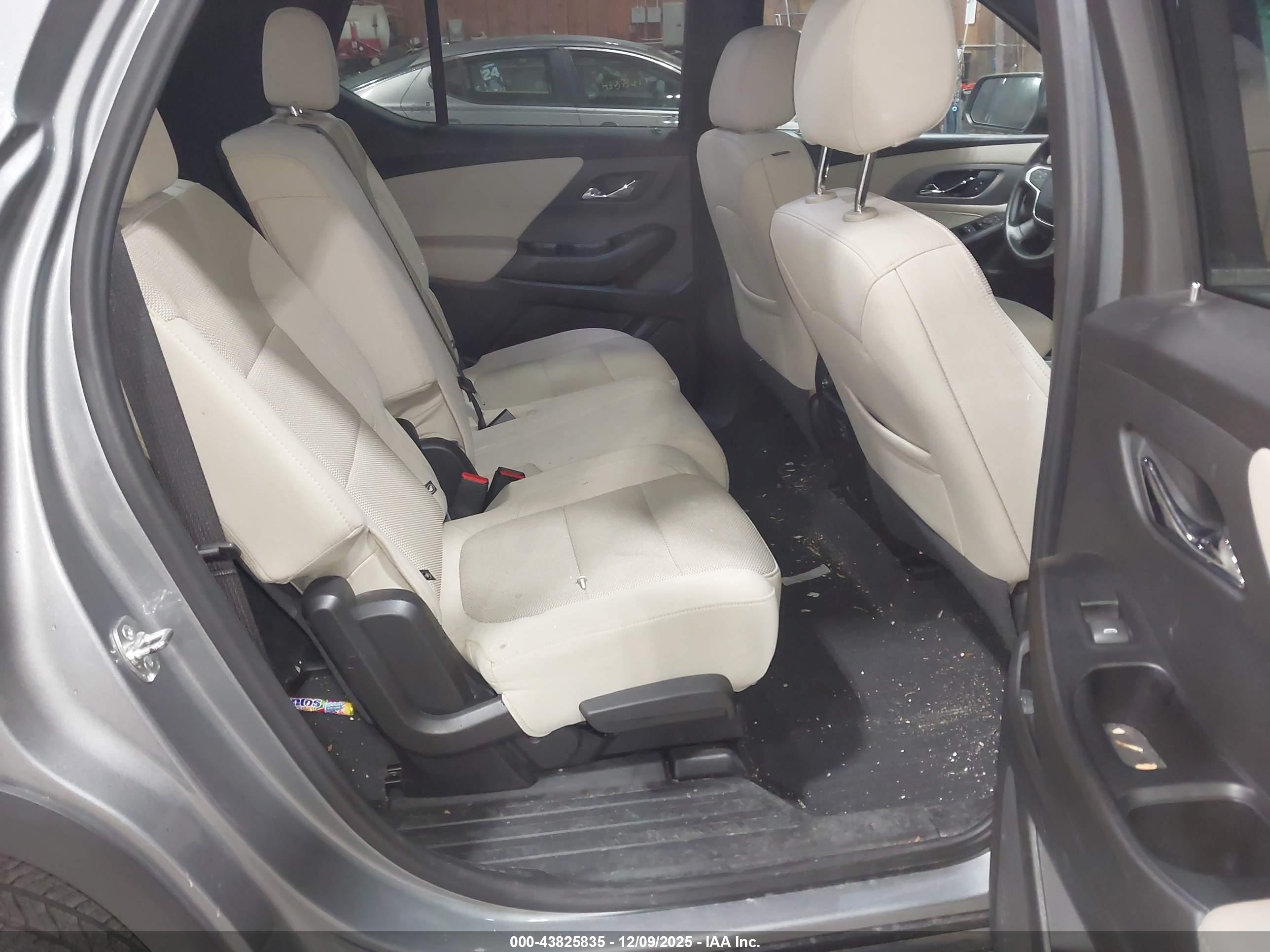 CHEVROLET TRAVERSE image 8