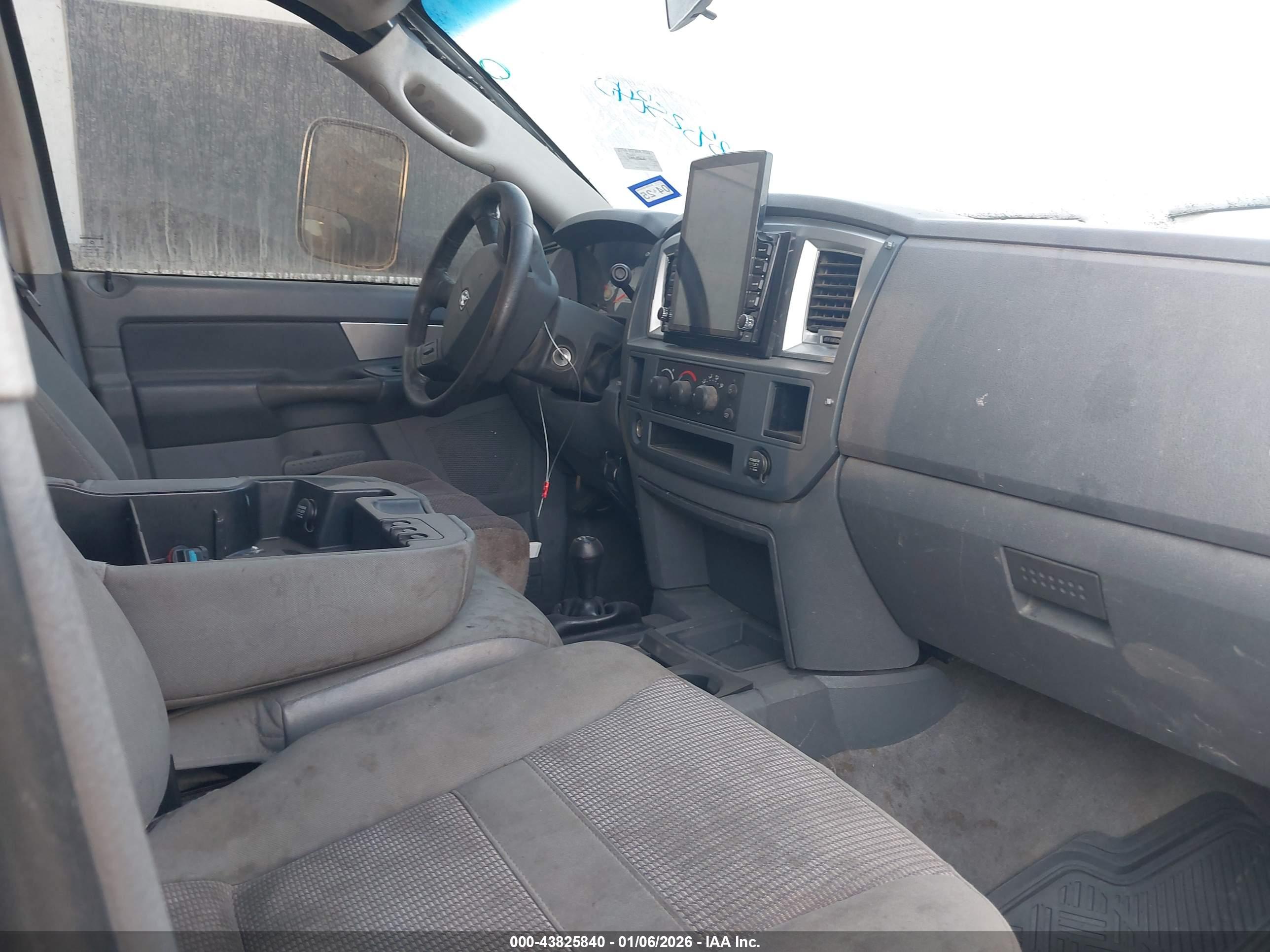 DODGE RAM image 7