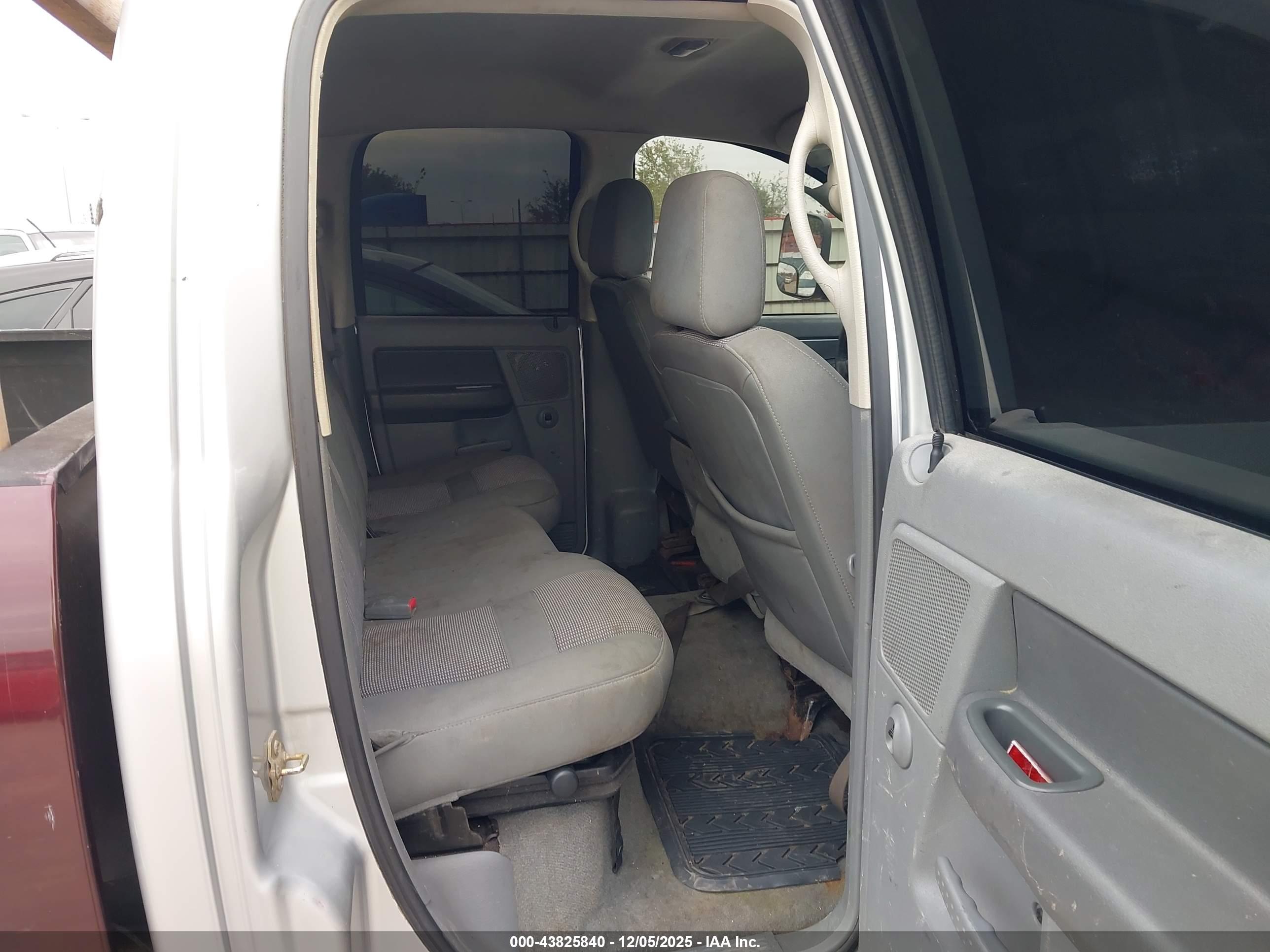 DODGE RAM image 8