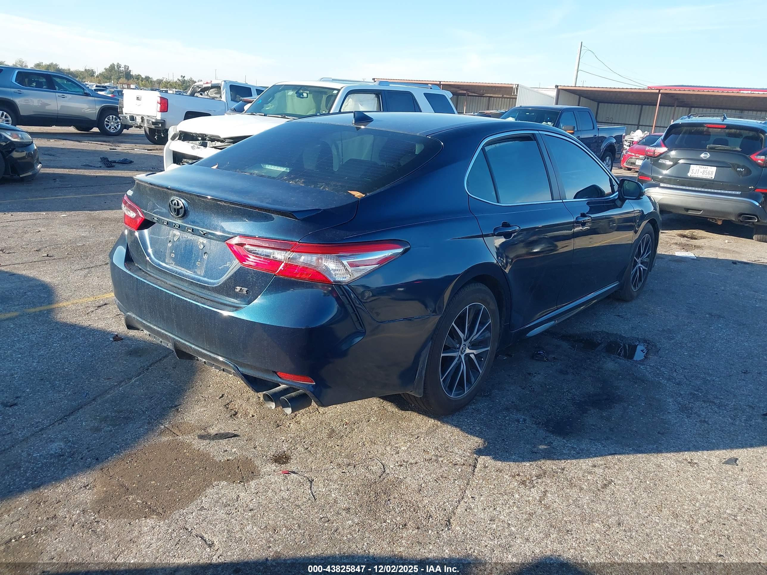 TOYOTA CAMRY image 4