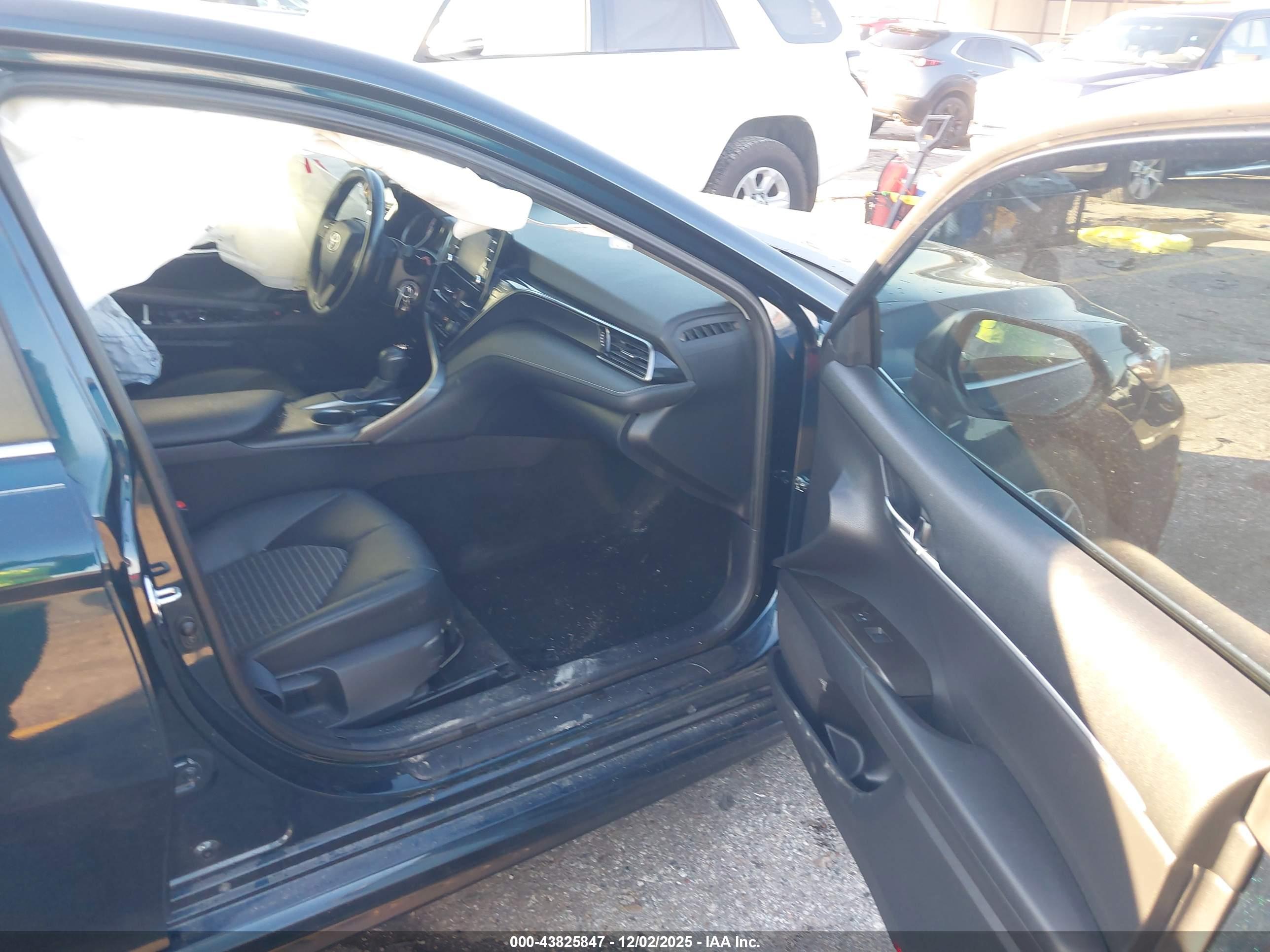 TOYOTA CAMRY image 5