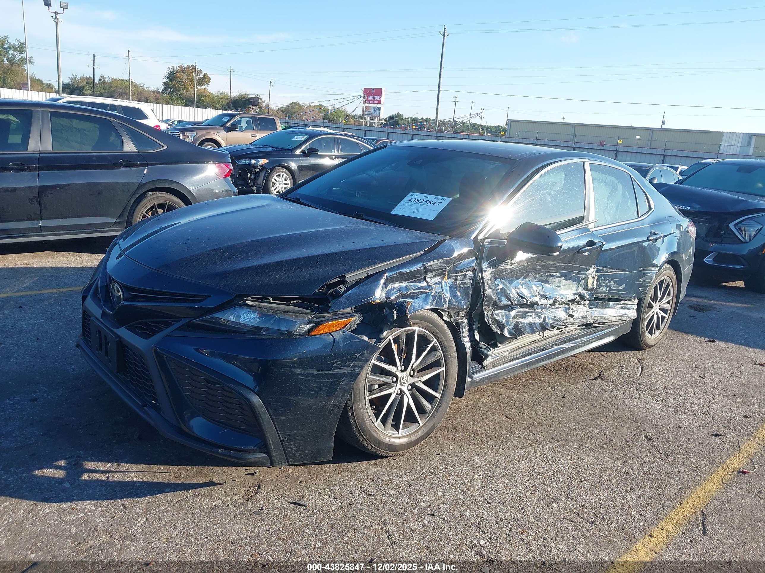 TOYOTA CAMRY image 6