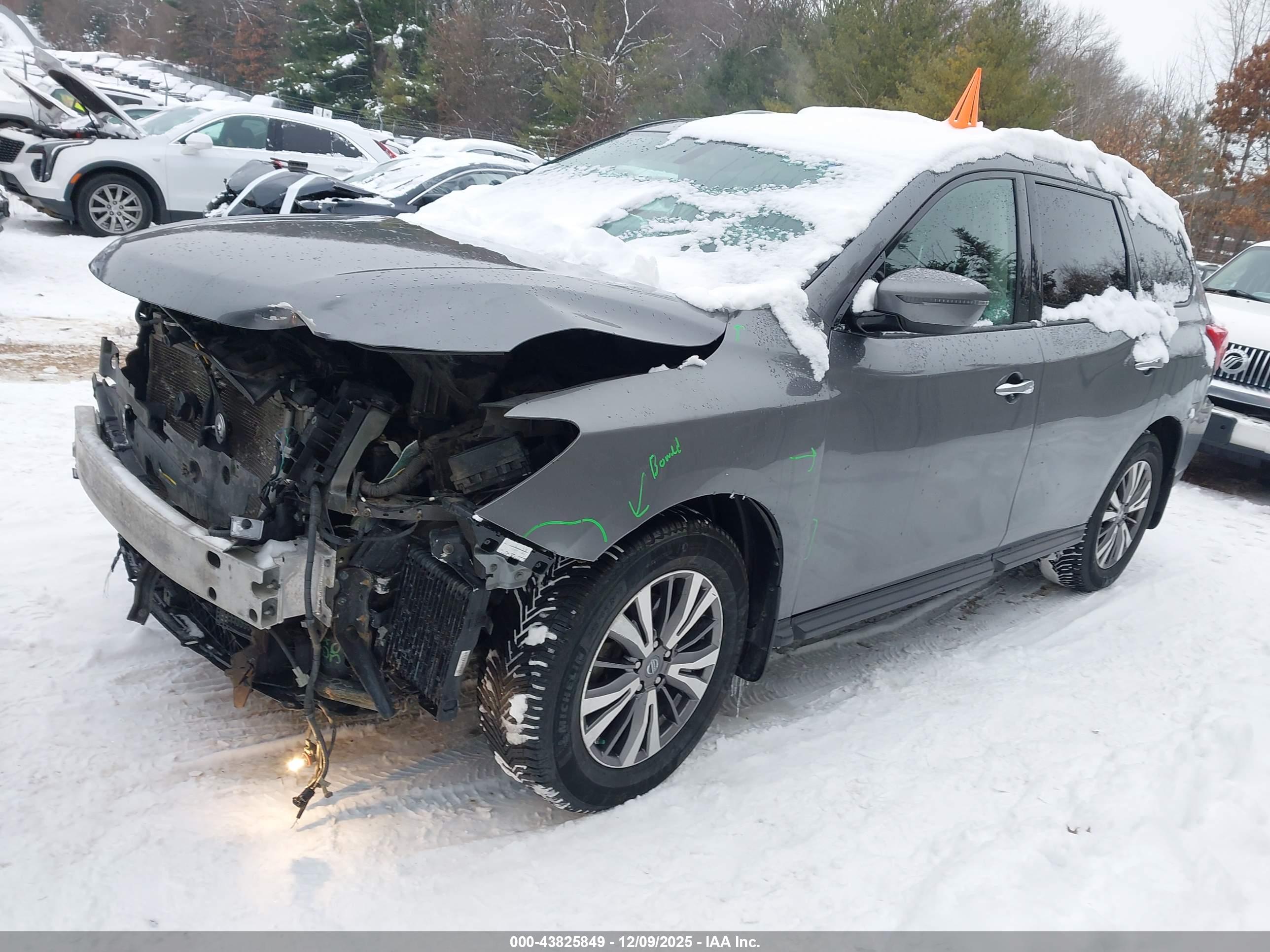 NISSAN PATHFINDER image 2