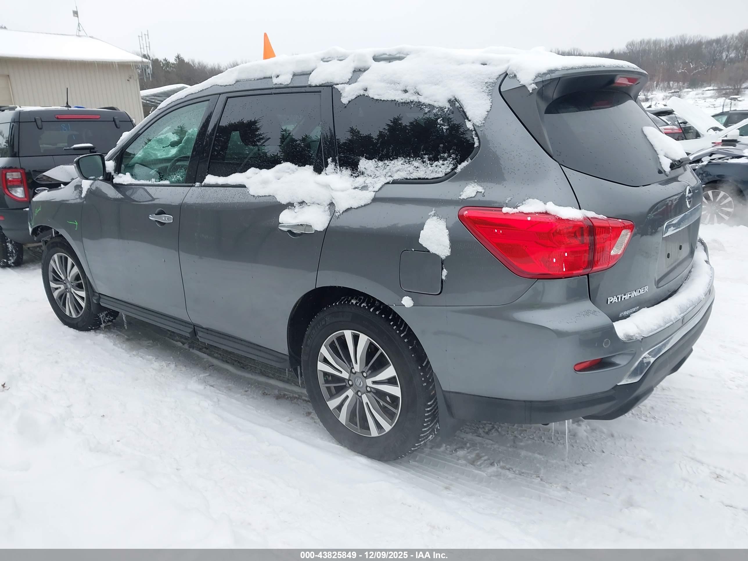 NISSAN PATHFINDER image 3
